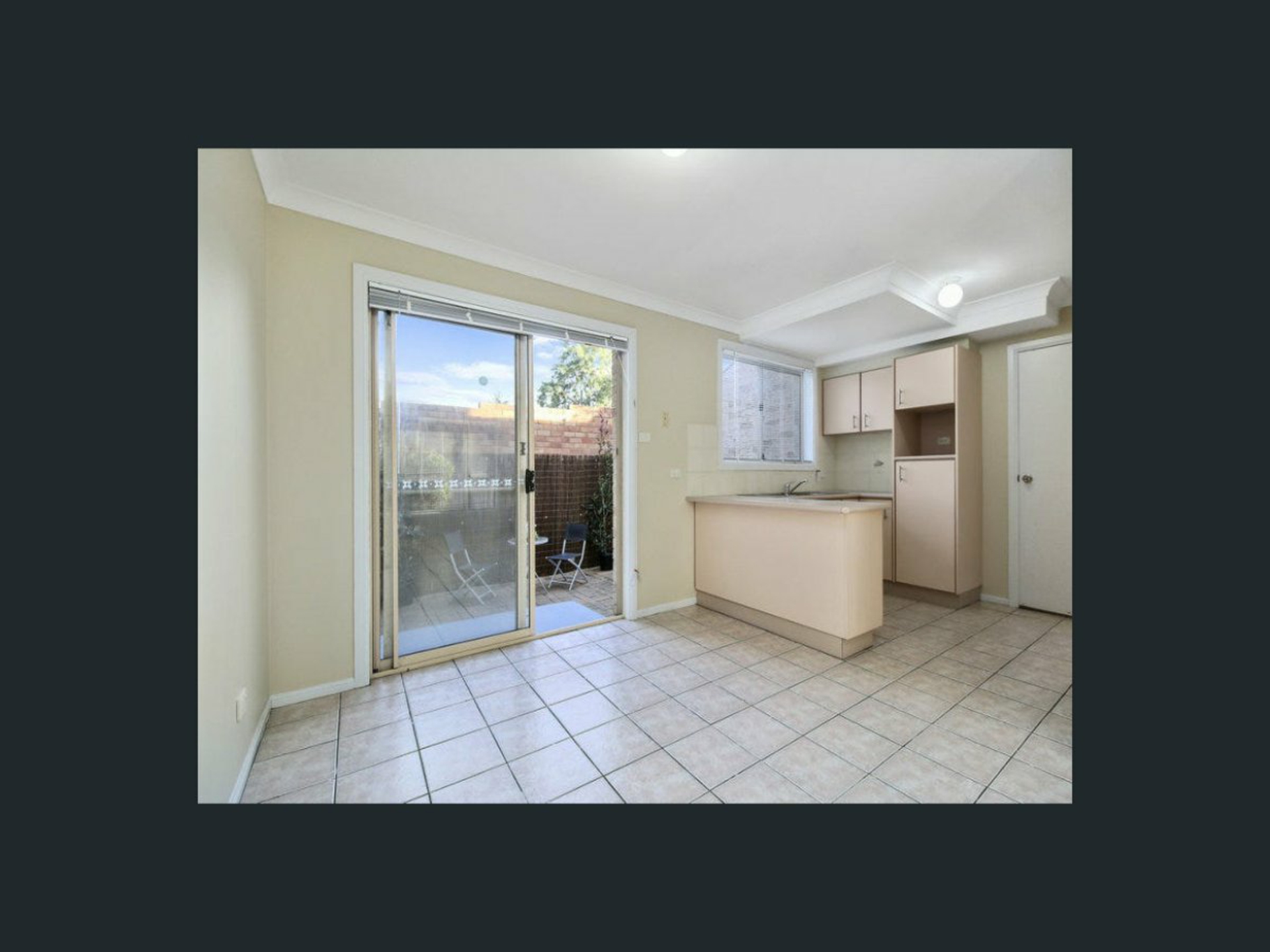 2/2 Calabro Avenue, LIVERPOOL