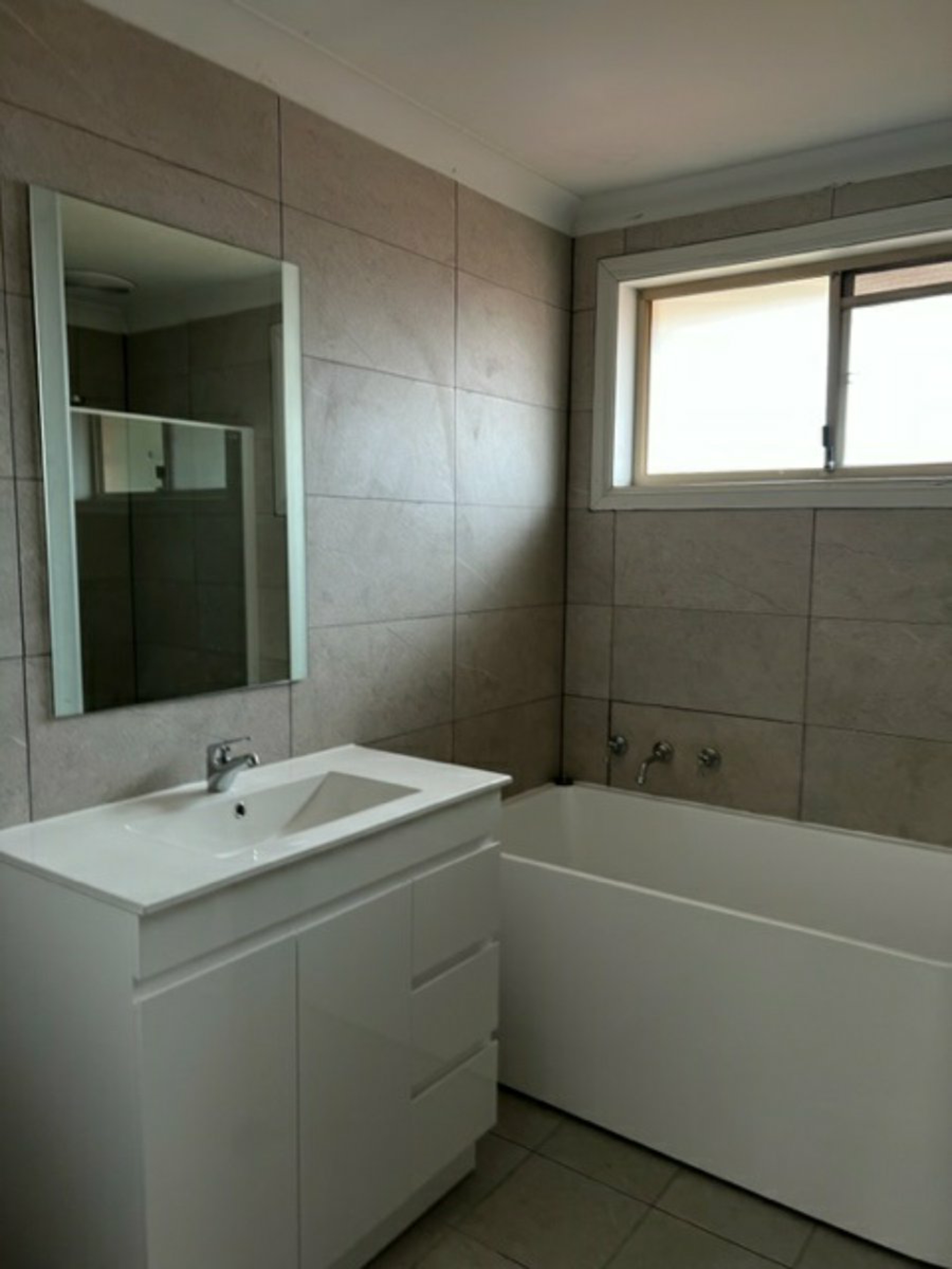 2/2 Calabro Avenue, LIVERPOOL