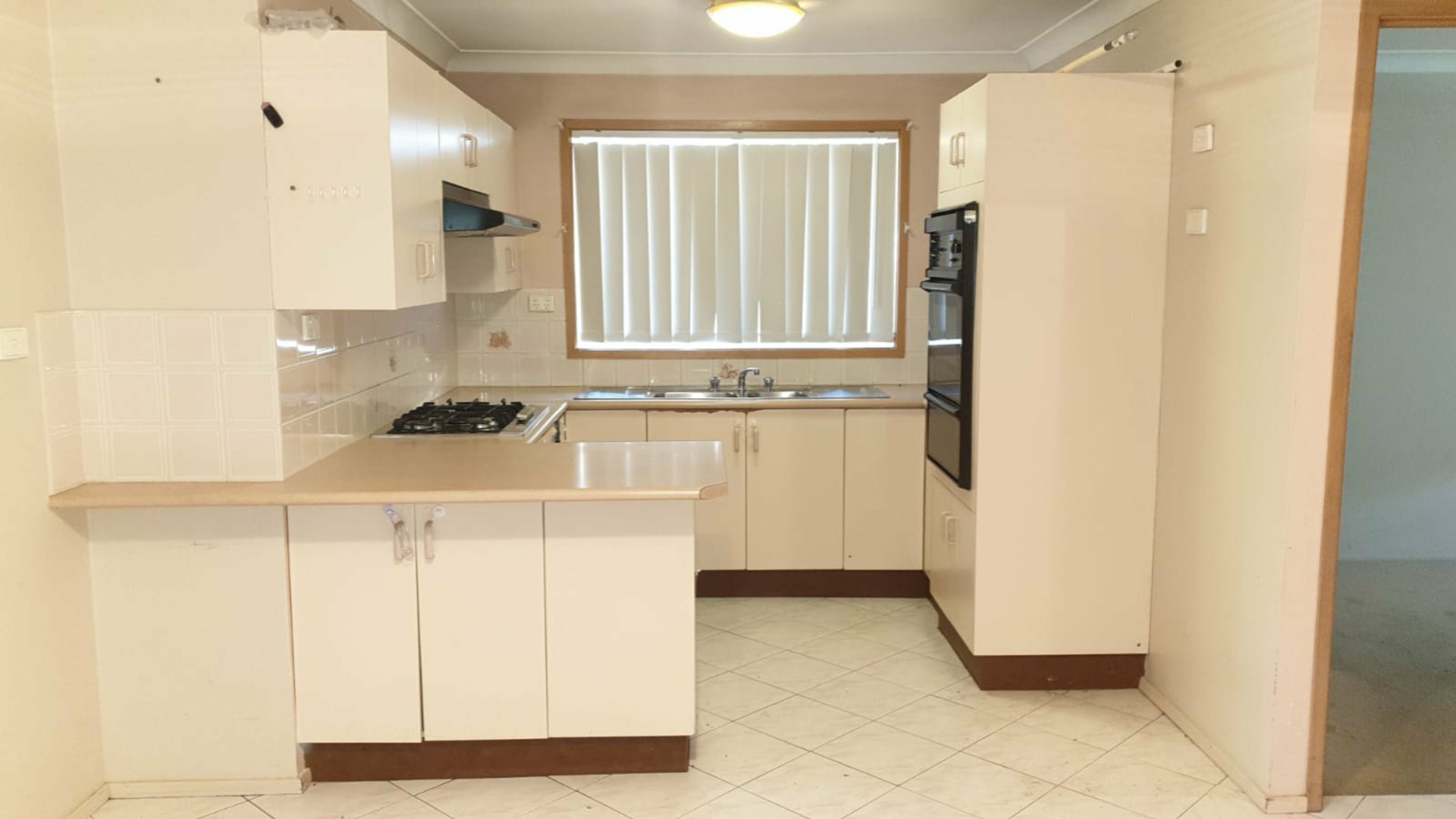 10 Bluff Street, GREEN VALLEY