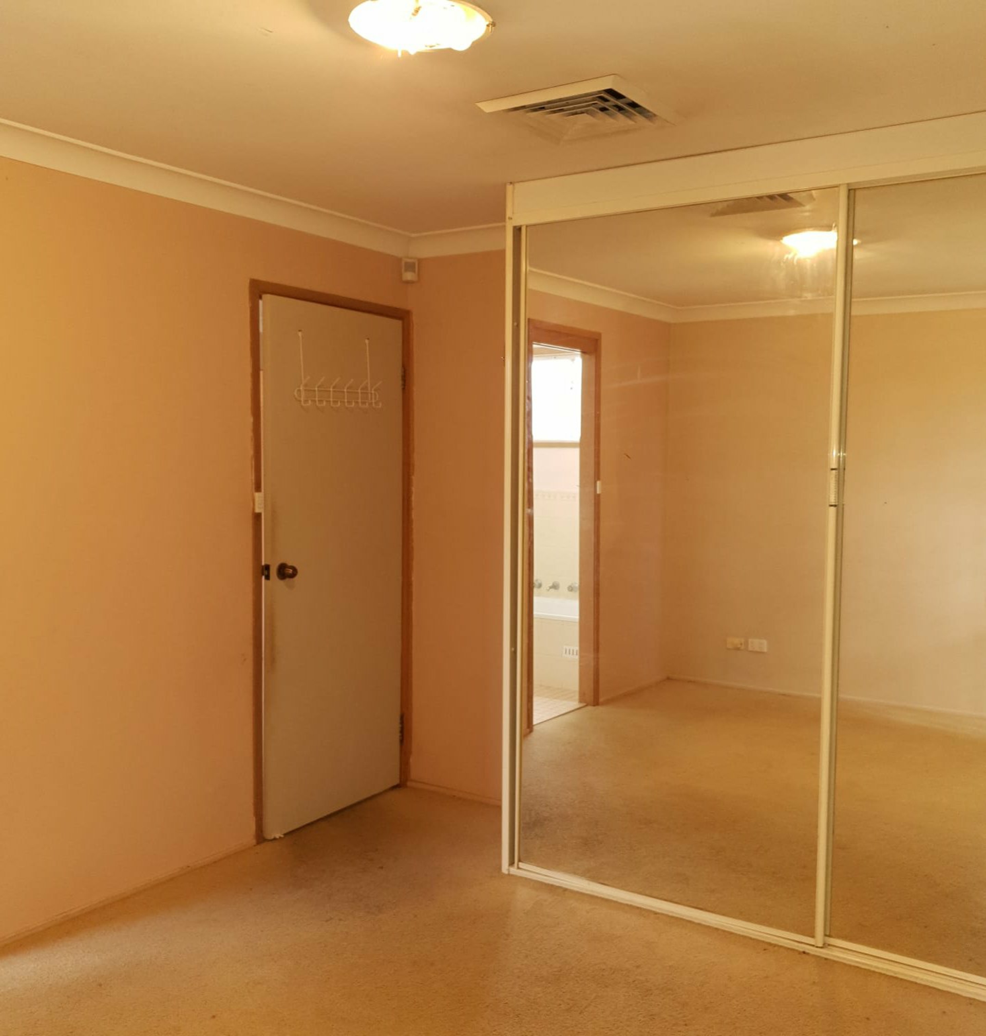 10 Bluff Street, GREEN VALLEY