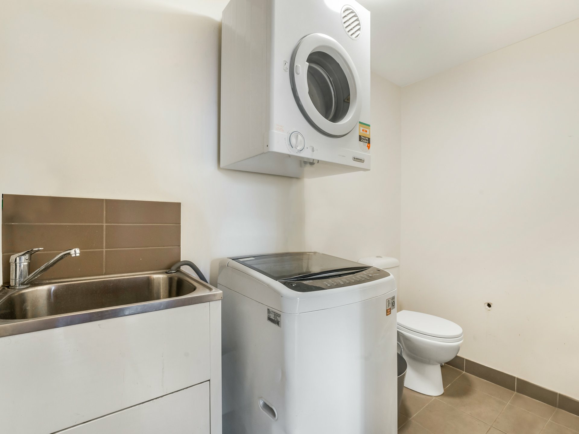 Unit 102/69-73 Elizabeth Drive — photo 15 of 17