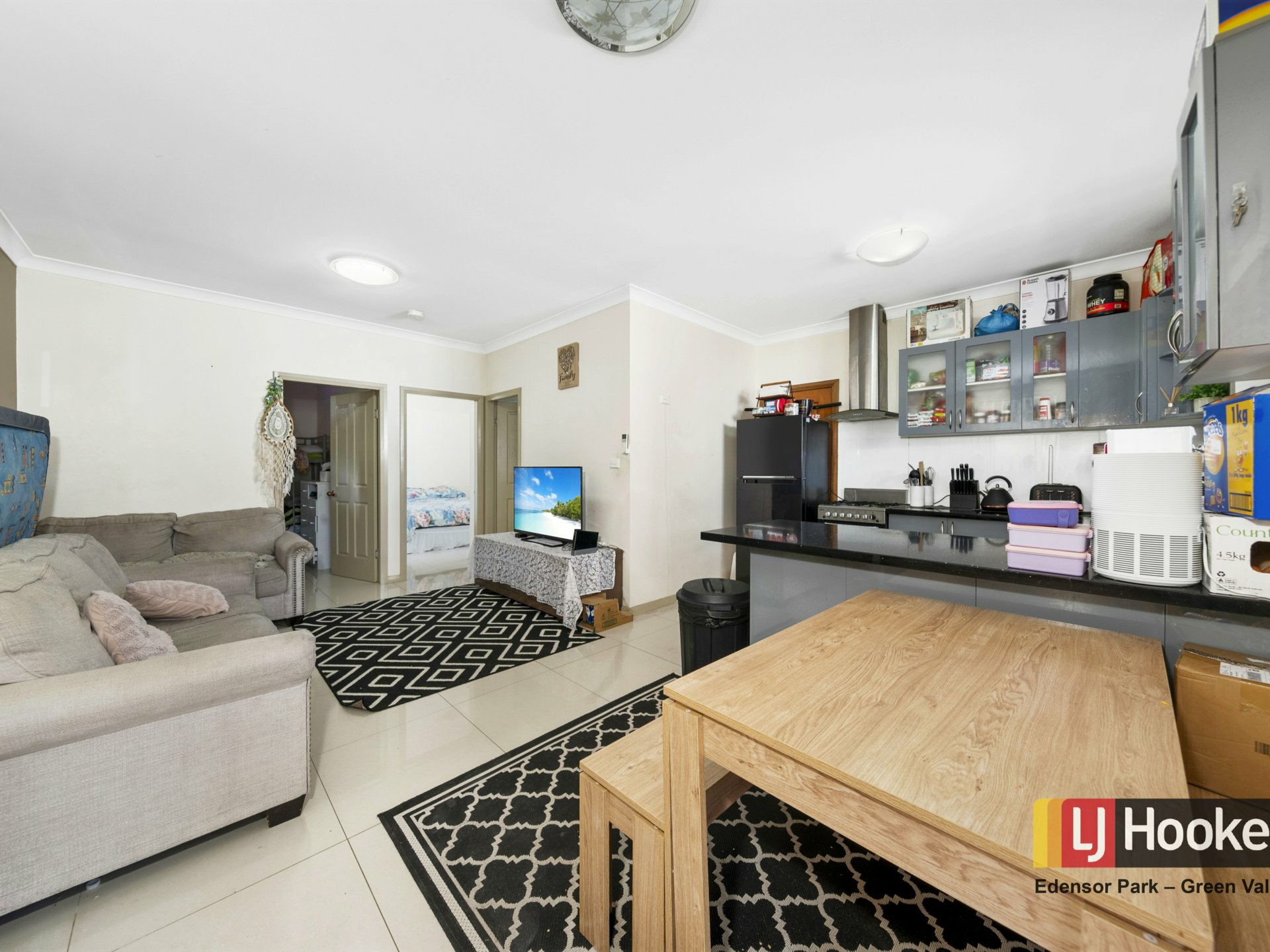 14 Romney Crescent — photo 10 of 12