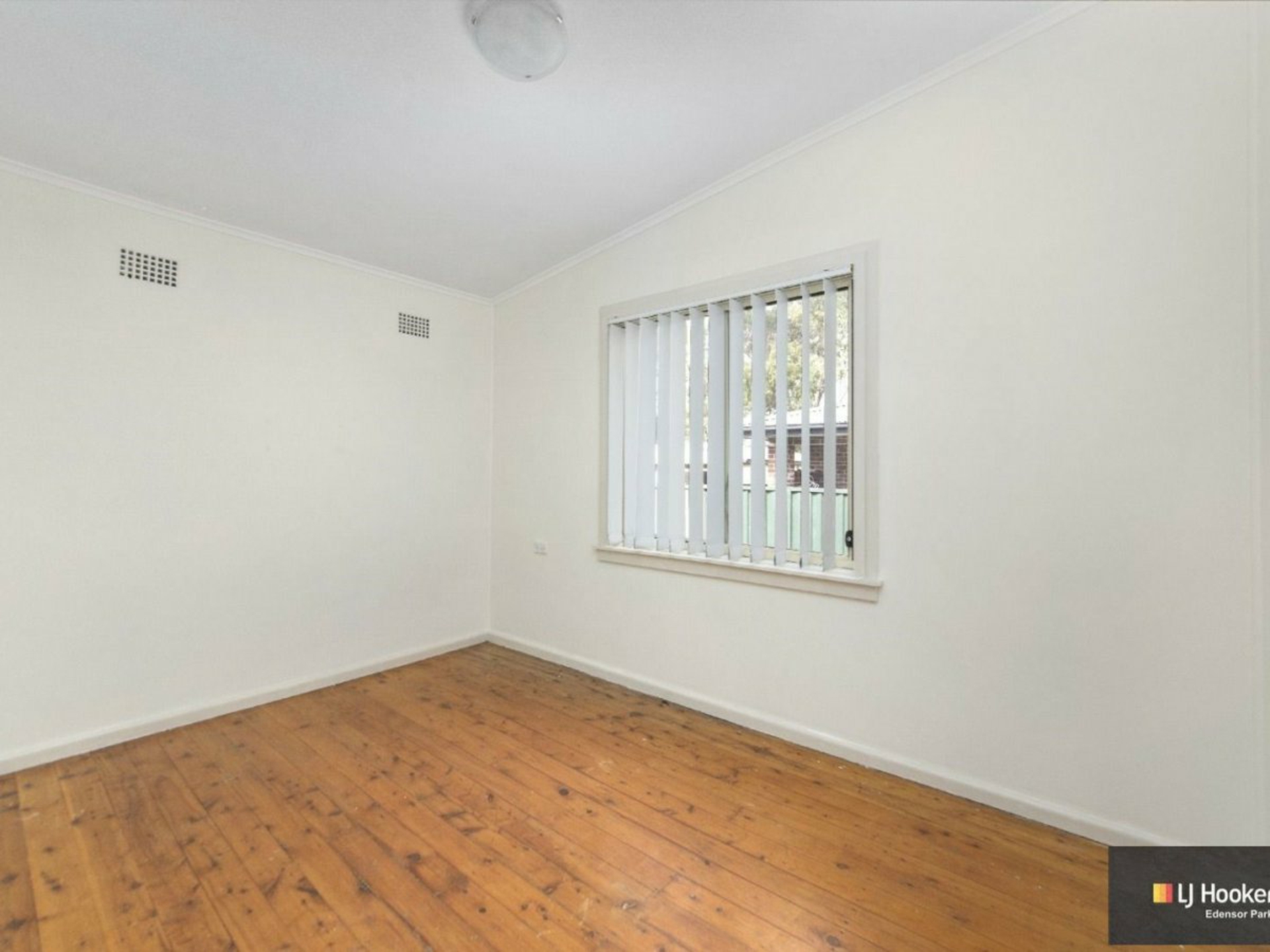 6 Naranghi Street, BUSBY