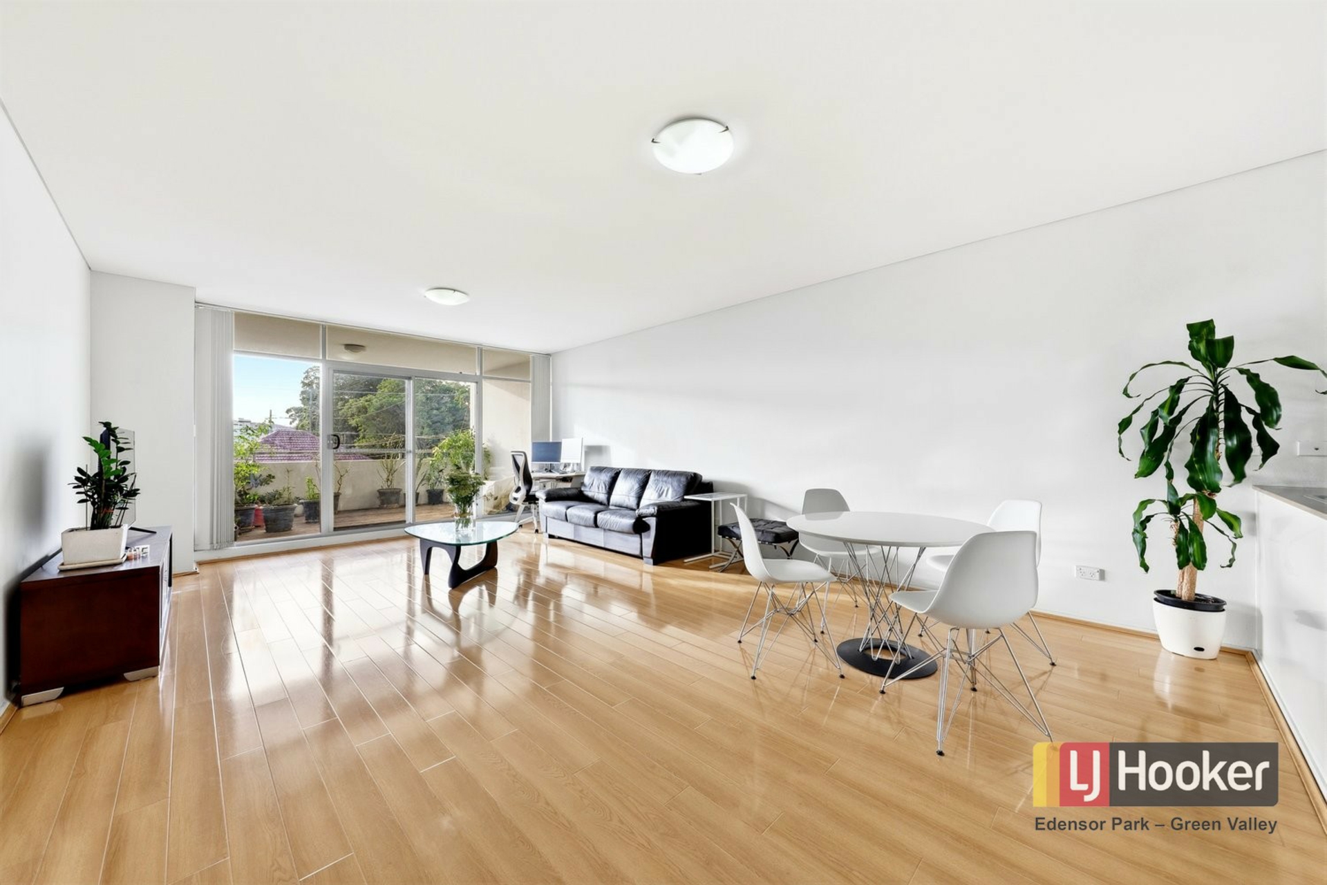 3/104 - 106 Wollongong Road — photo 2 of 10