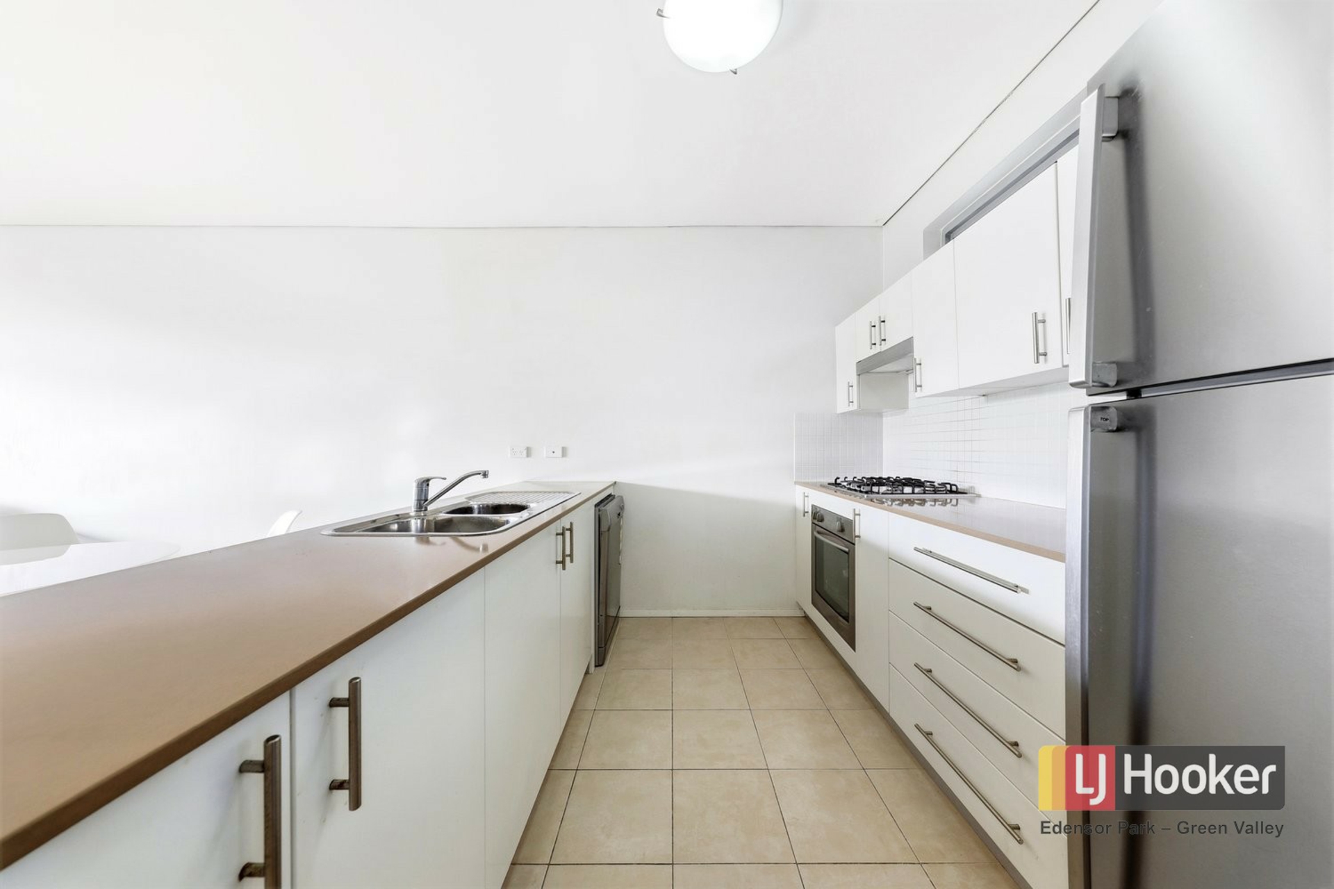 3/104 - 106 Wollongong Road — photo 3 of 10