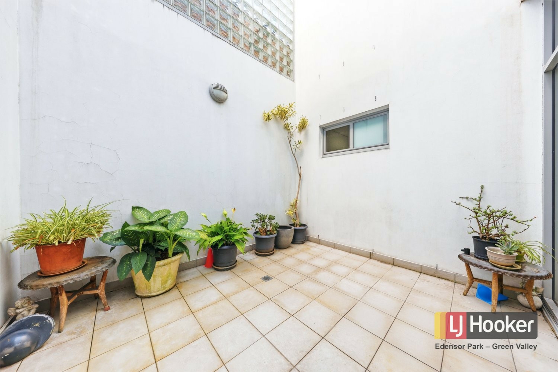 3/104 - 106 Wollongong Road — photo 4 of 10