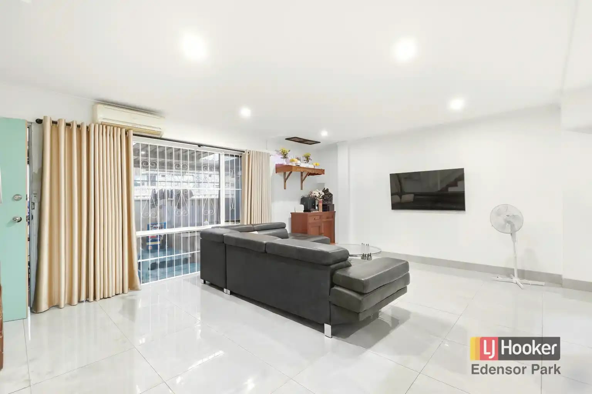 3/3-5 Gilbert Street — photo 2 of 8