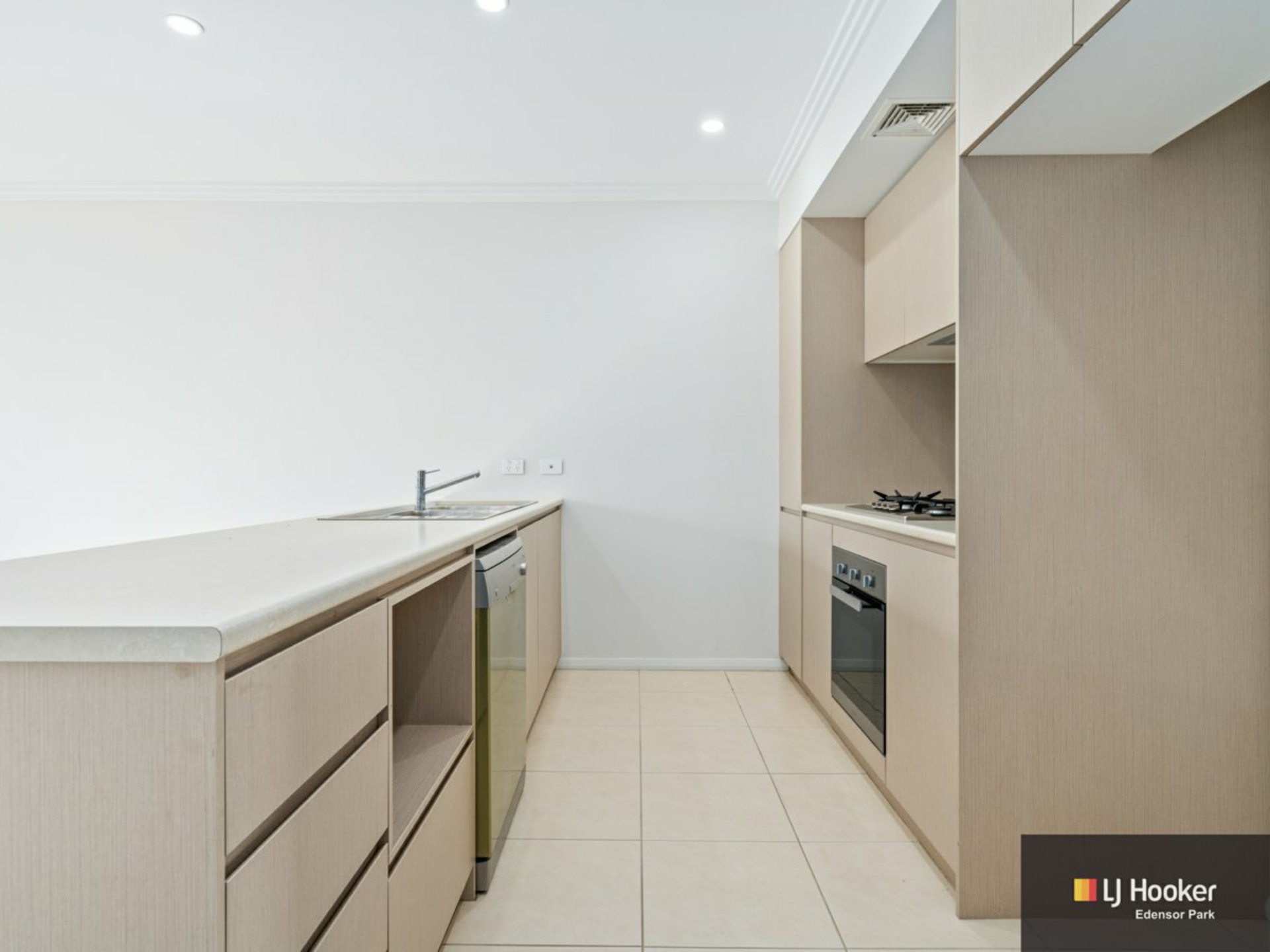 9 Satinwood Crescent — photo 4 of 5