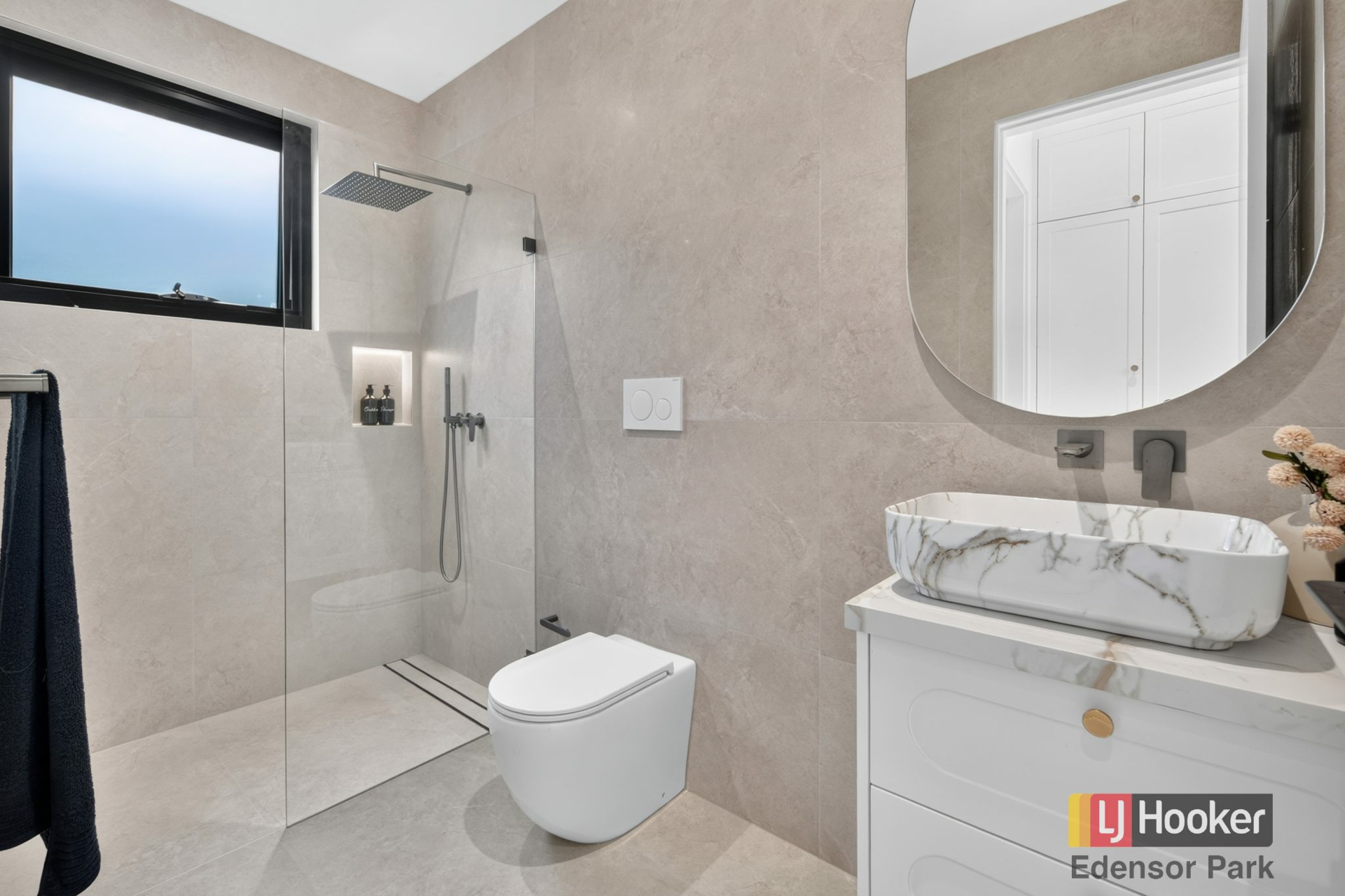 8A Malcolm Avenue — photo 11 of 27
