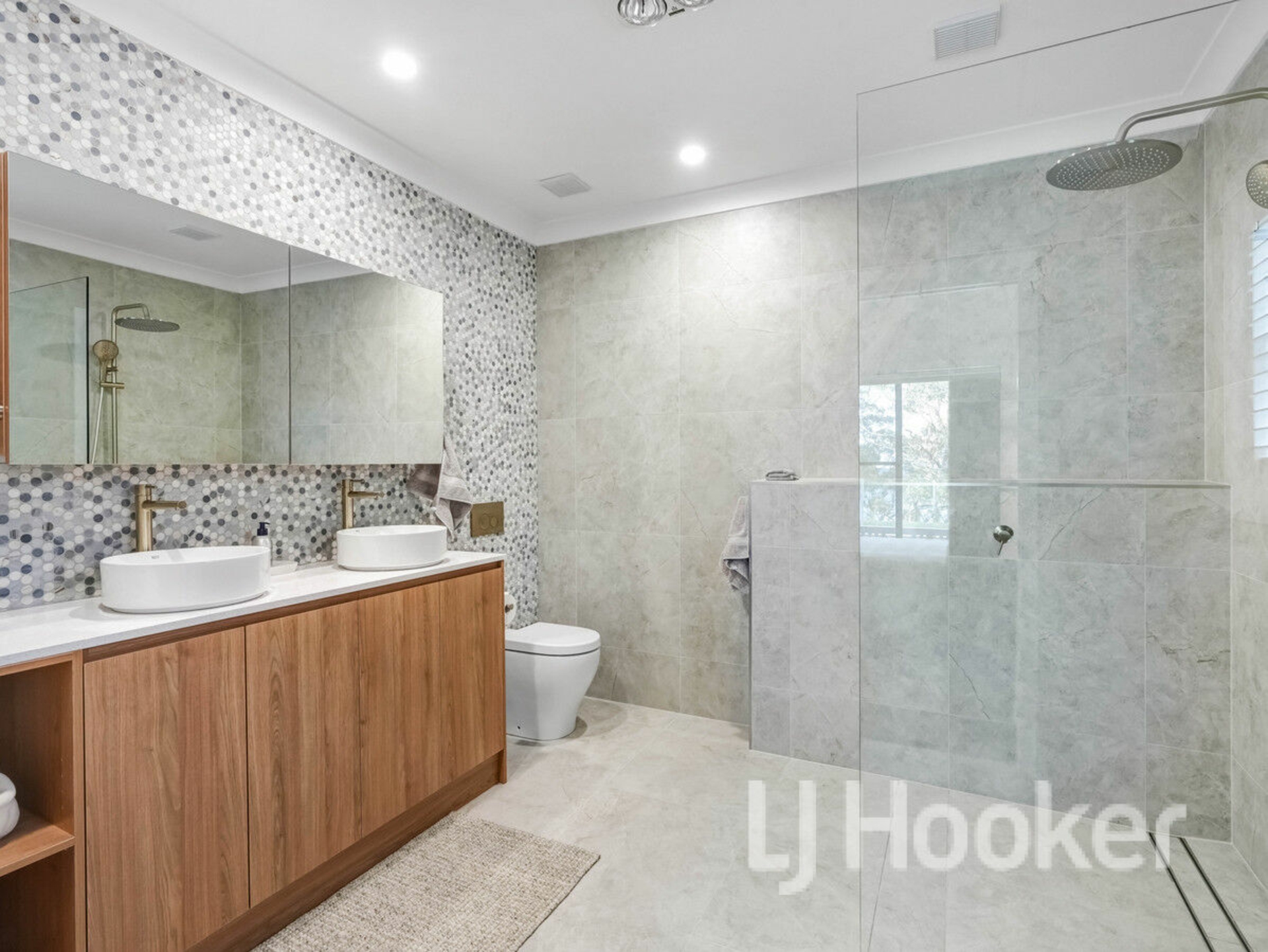 144 Greville Avenue — photo 11 of 29