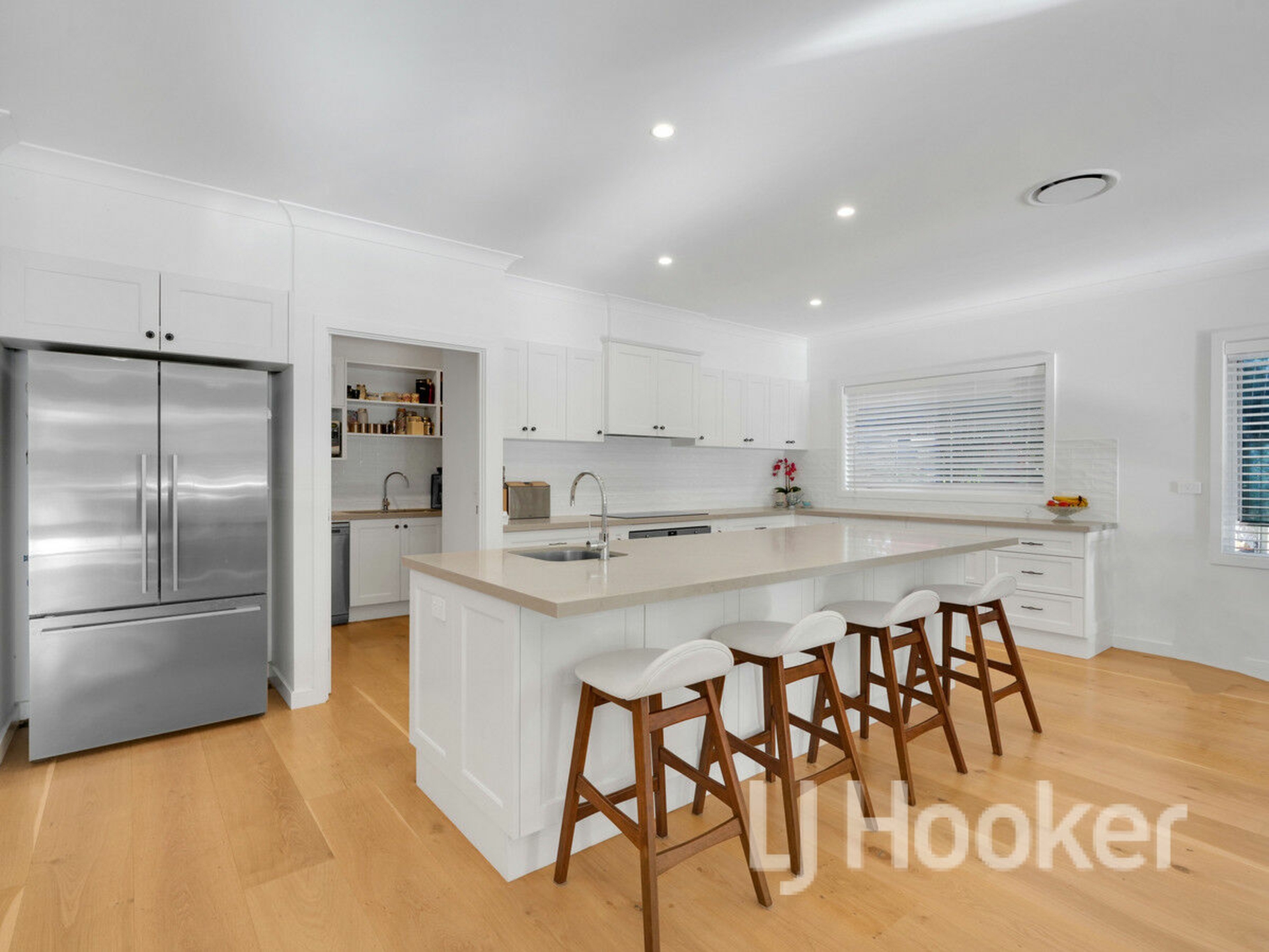 195 Walmer Avenue — photo 5 of 22