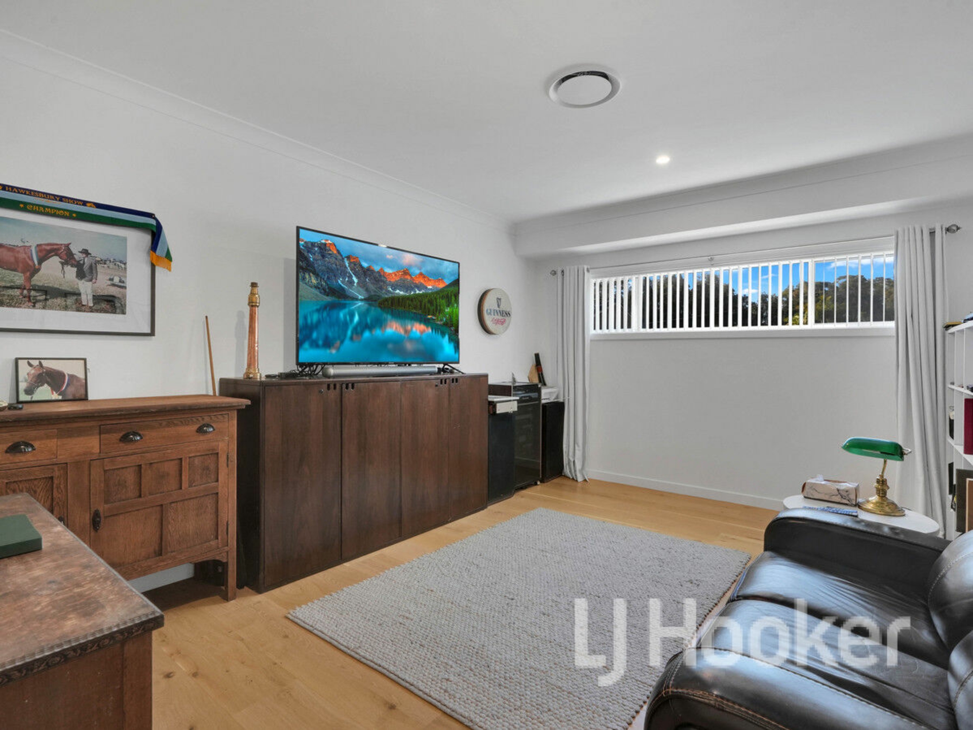 195 Walmer Avenue — photo 9 of 22