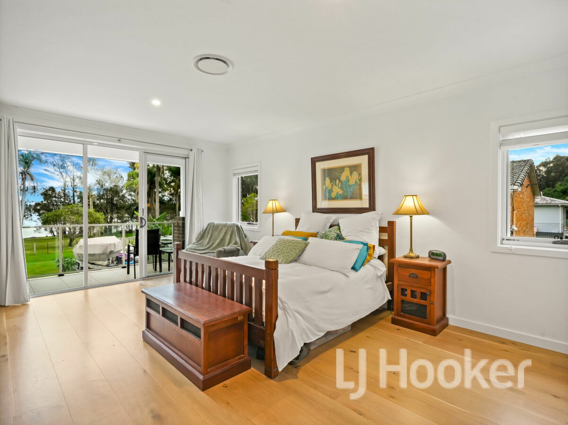 195 Walmer Avenue — photo 10 of 22
