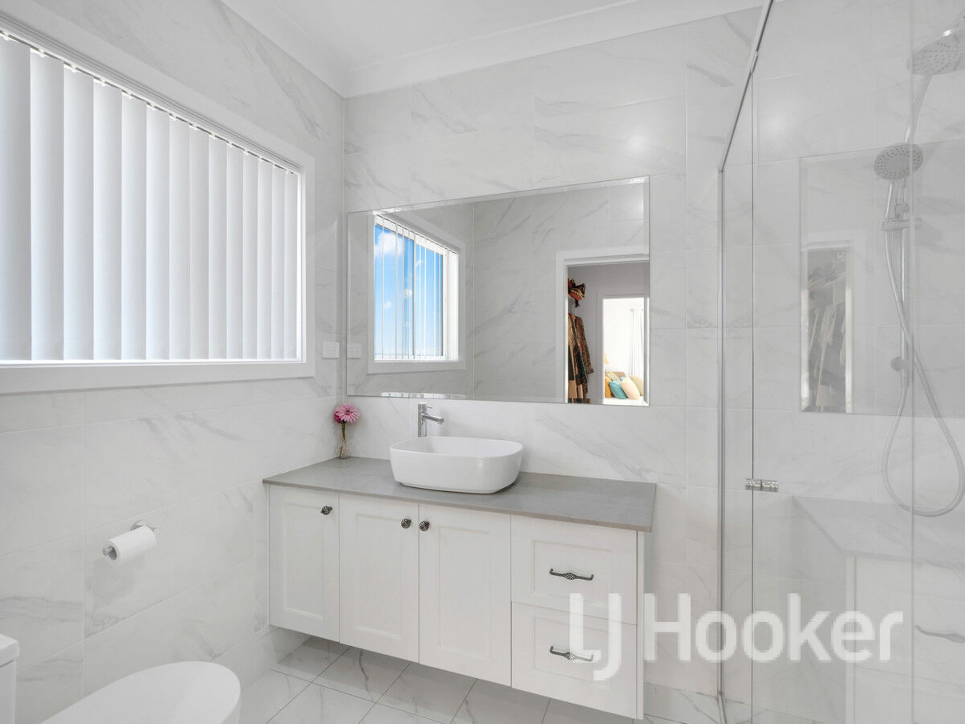 195 Walmer Avenue — photo 12 of 22