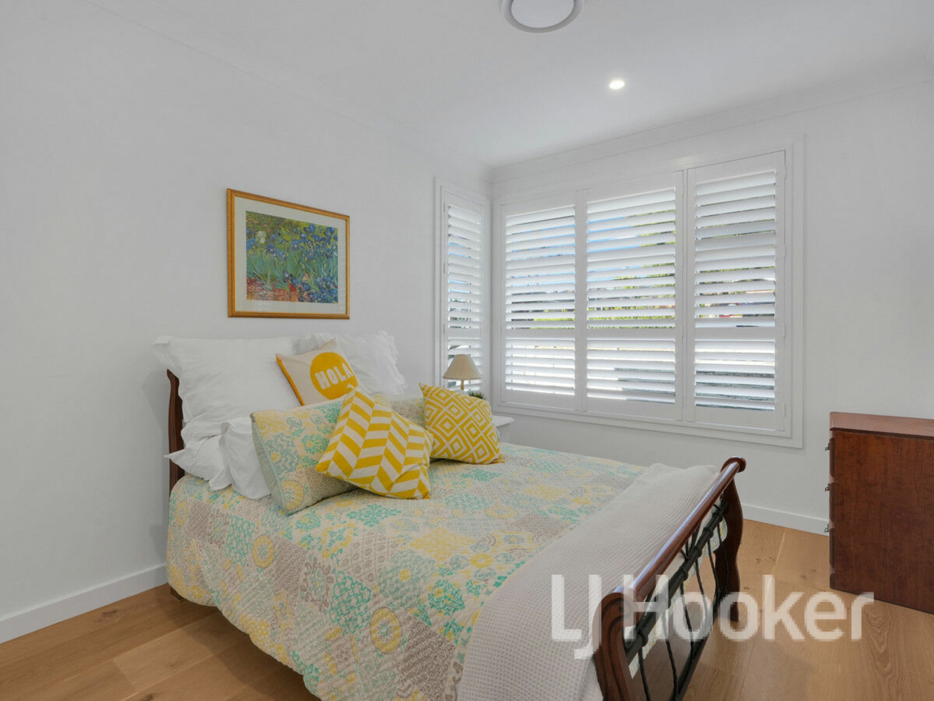 195 Walmer Avenue — photo 14 of 22