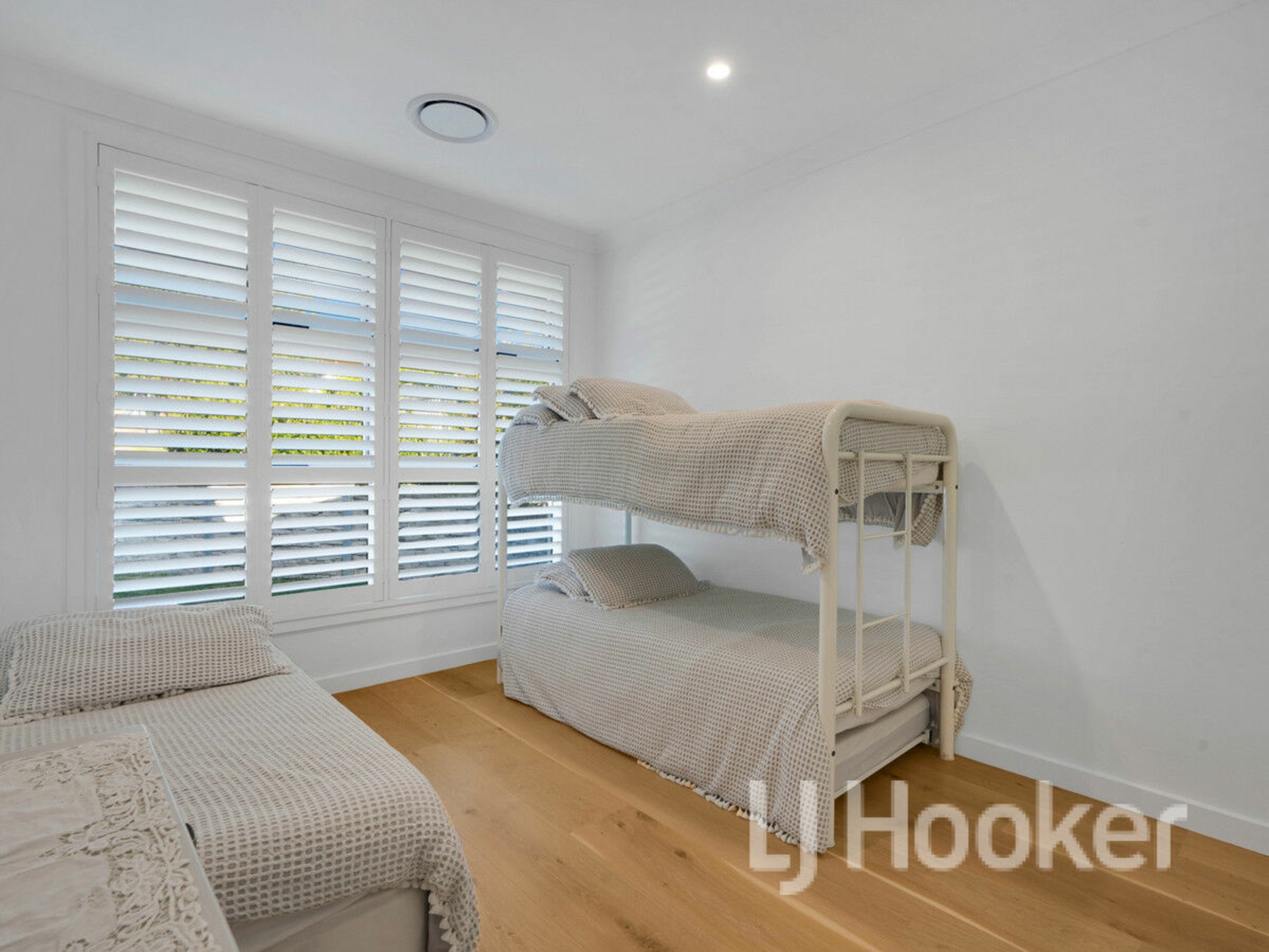195 Walmer Avenue — photo 15 of 22