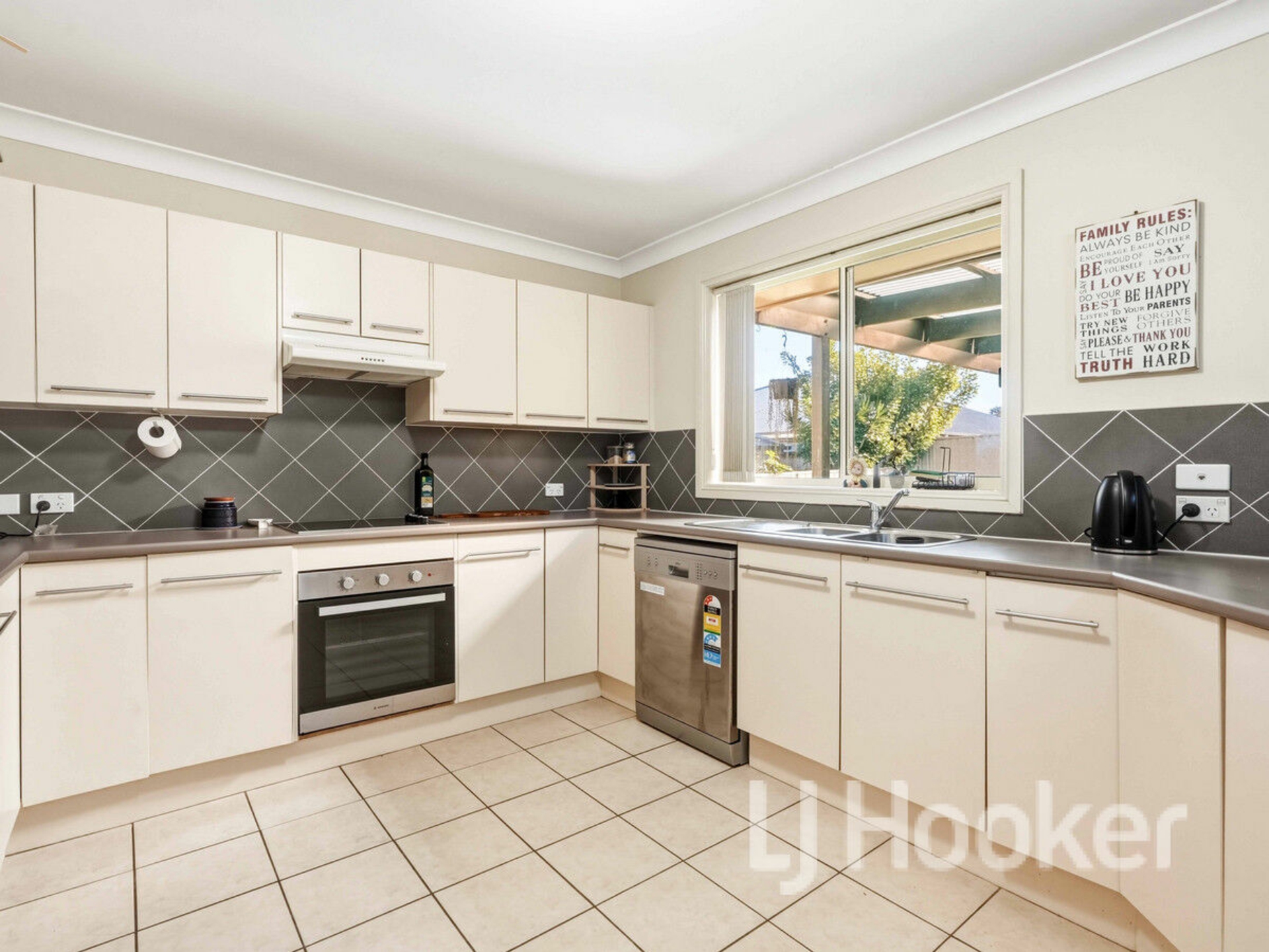 9 Anabel Place — photo 3 of 15
