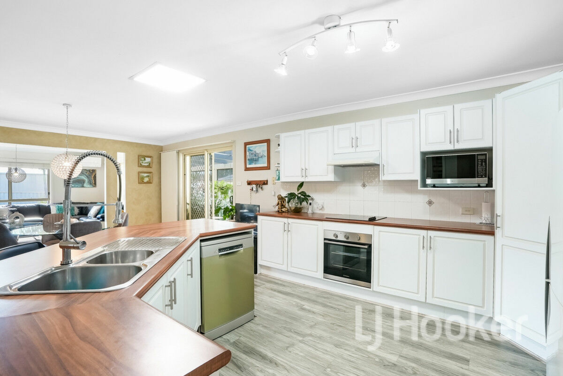 19 Tahnee Street — photo 3 of 18