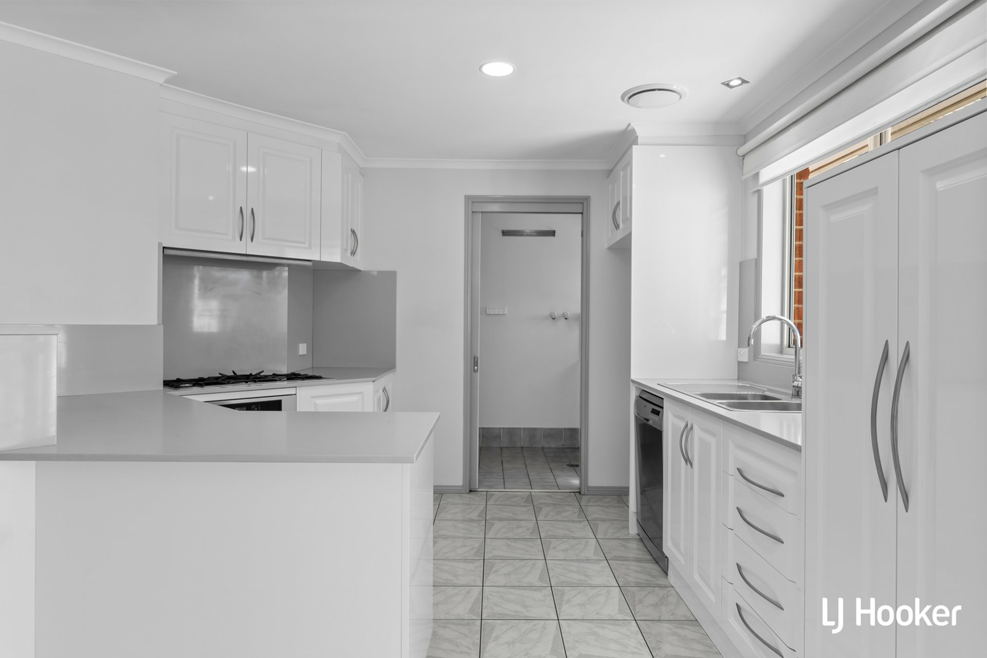 8/1-3 Forest Drive — photo 10 of 18