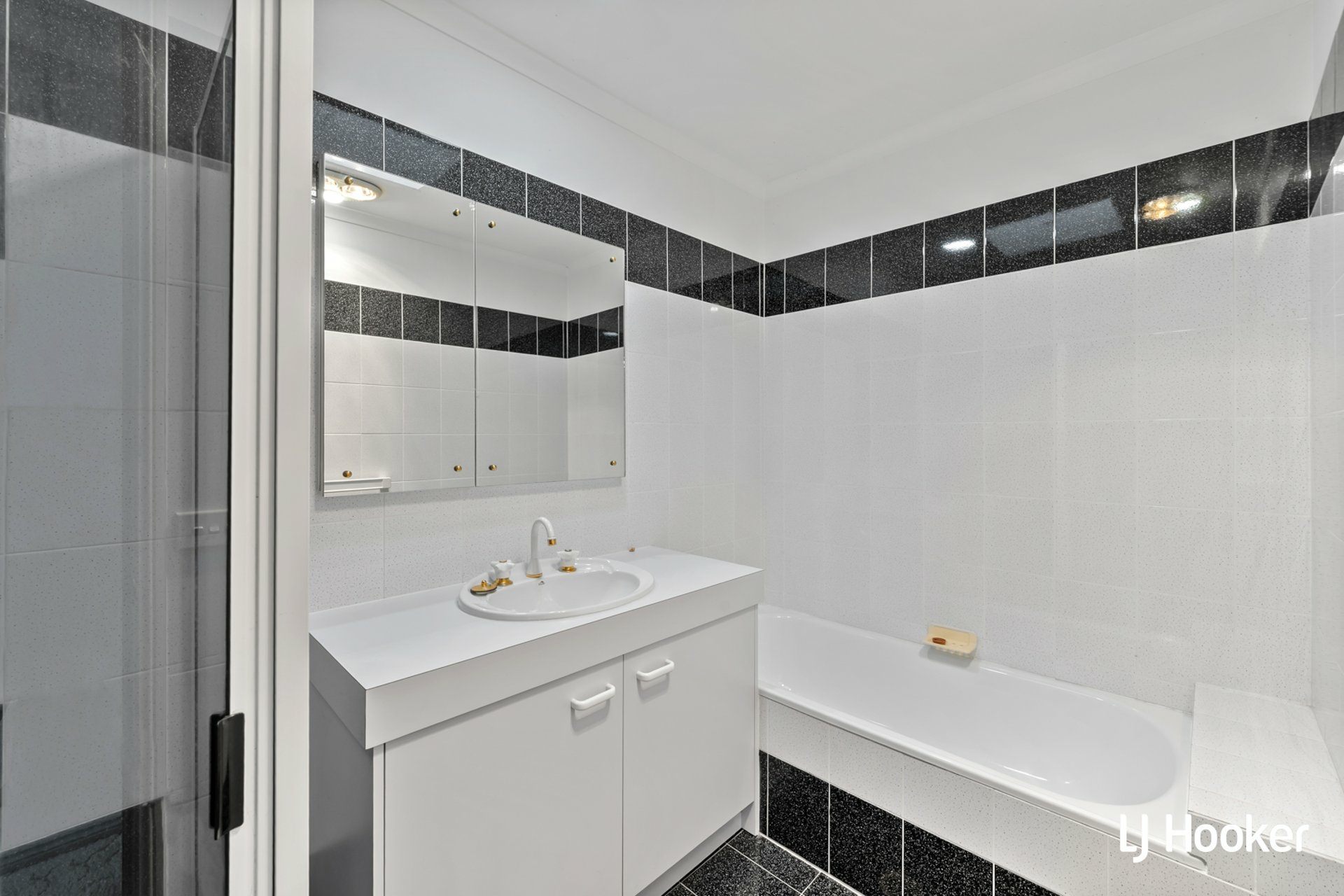 8/1-3 Forest Drive — photo 13 of 18