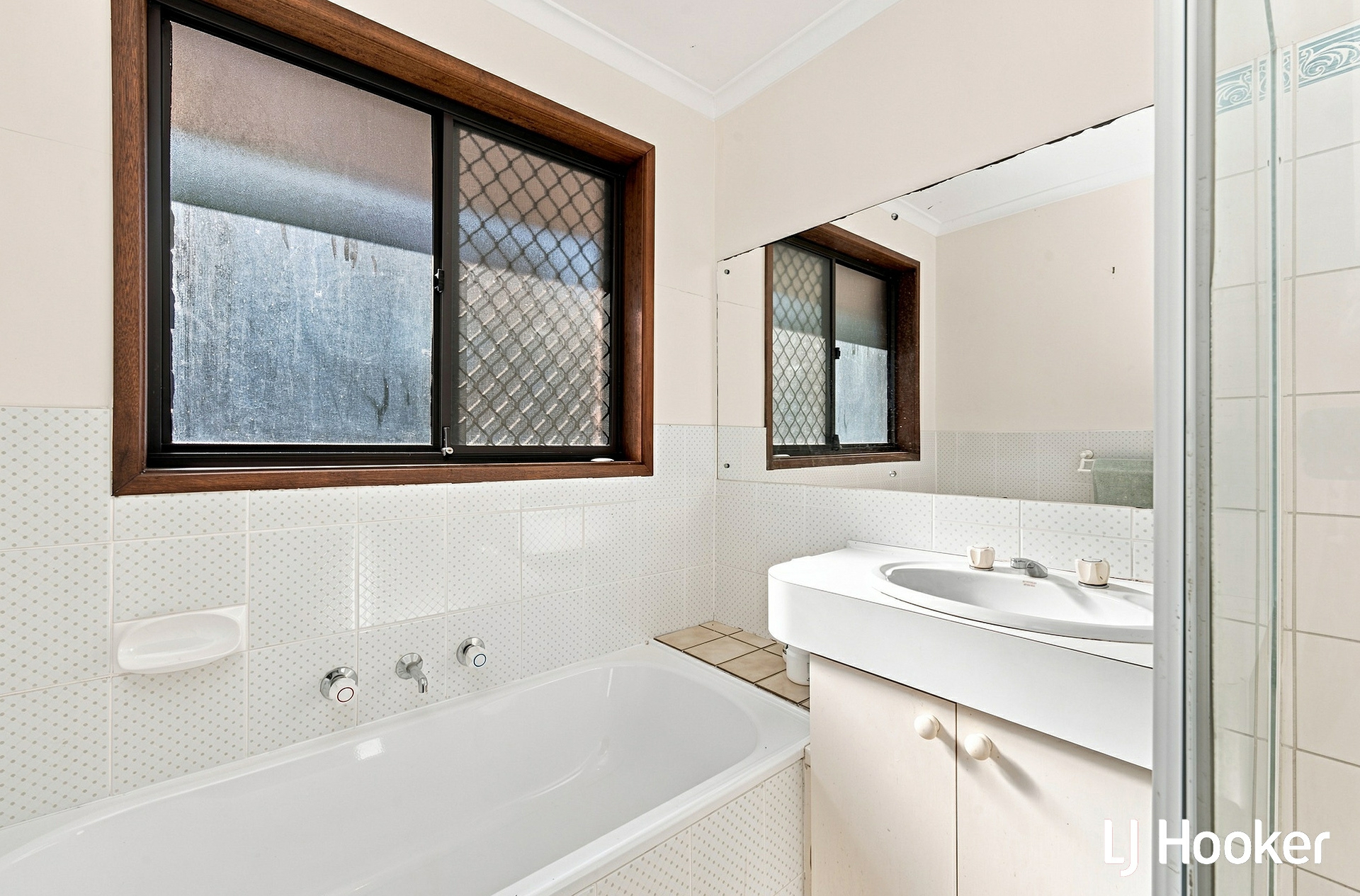 8/63 Macquoid Street — photo 6 of 10