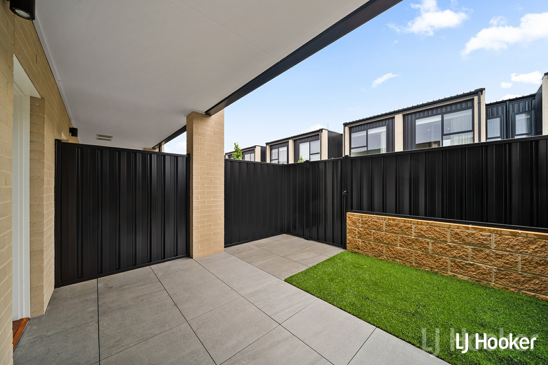 57/25 Trenerry Crescent — photo 3 of 17