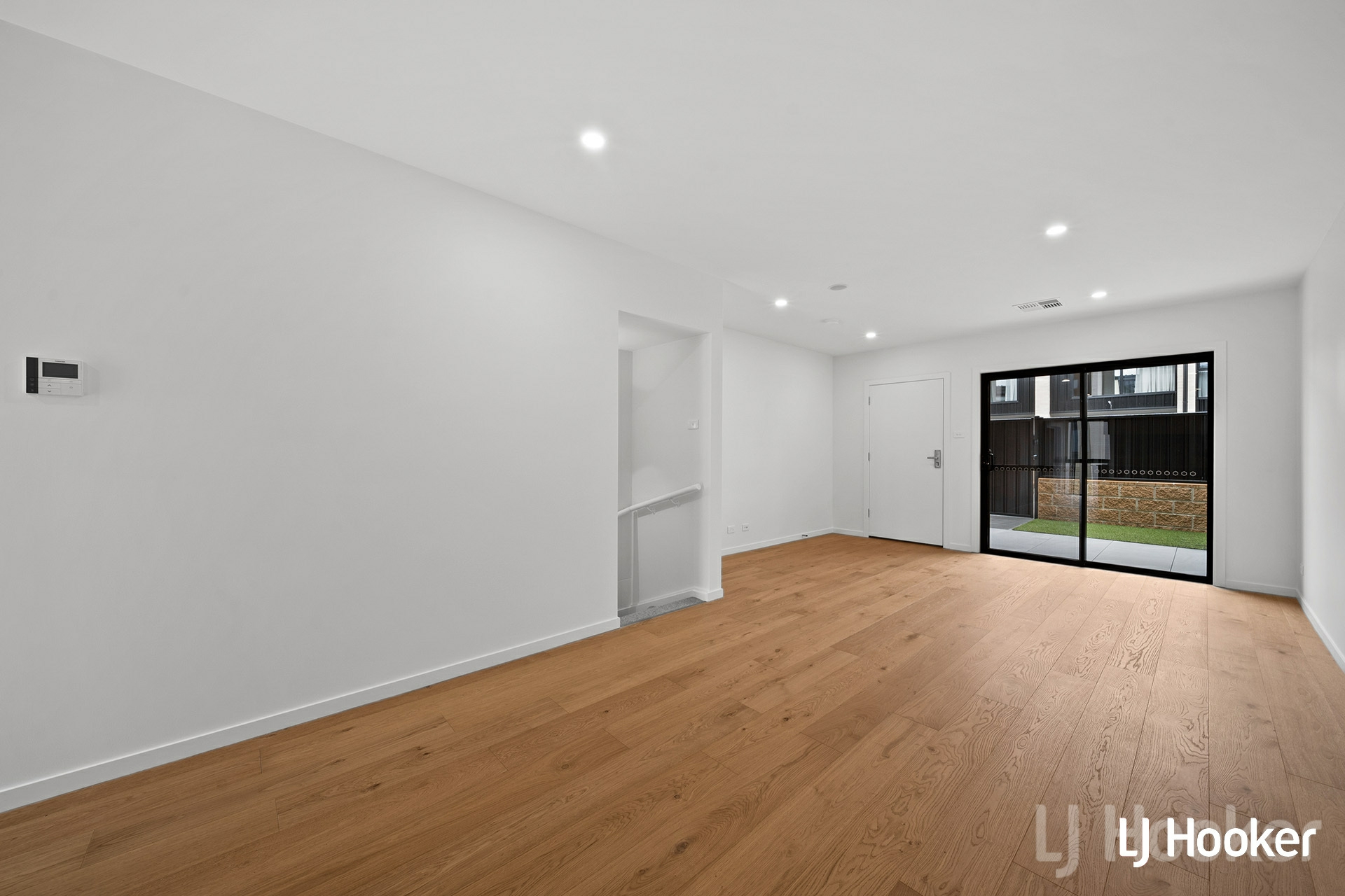 57/25 Trenerry Crescent — photo 5 of 17