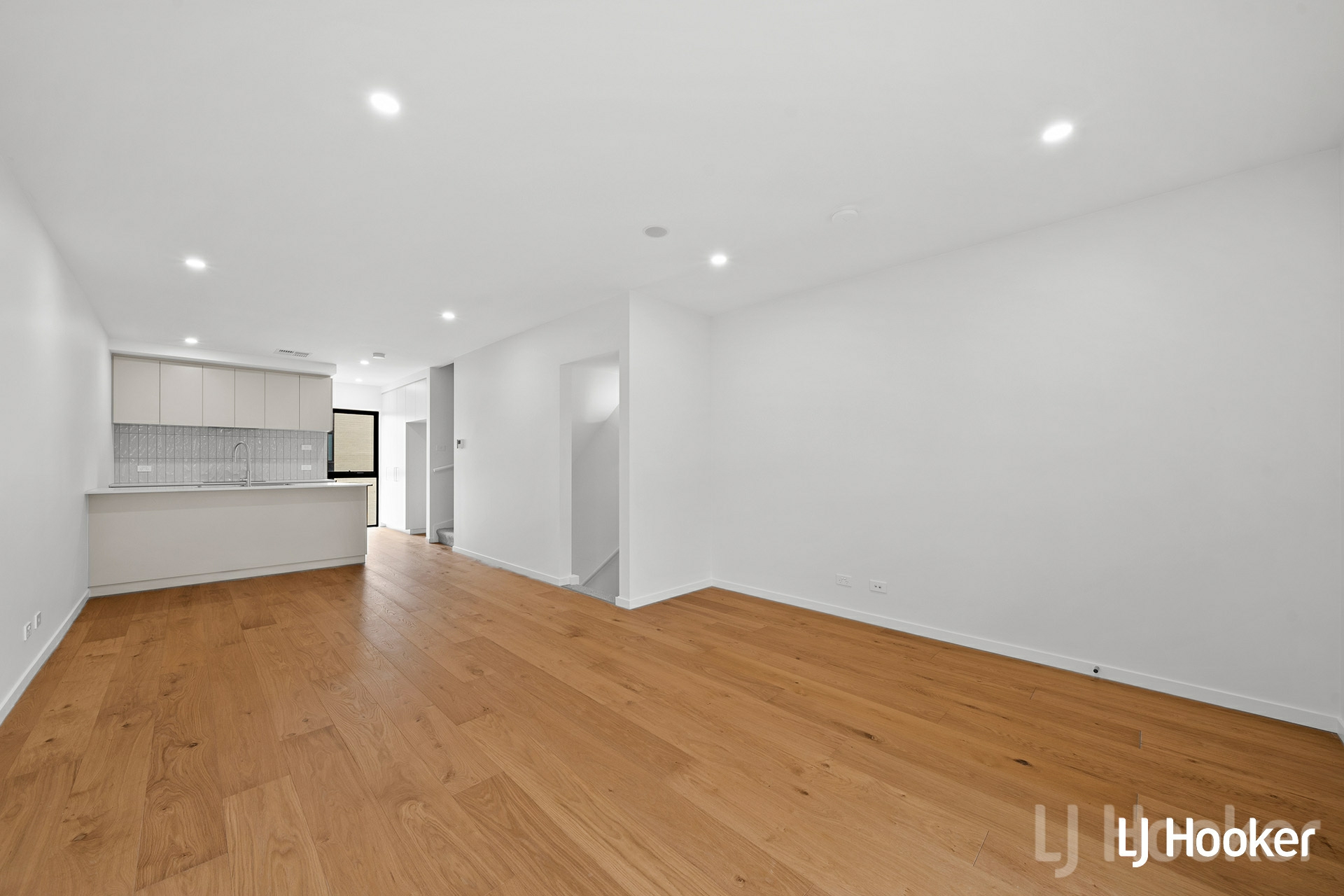 57/25 Trenerry Crescent — photo 6 of 17