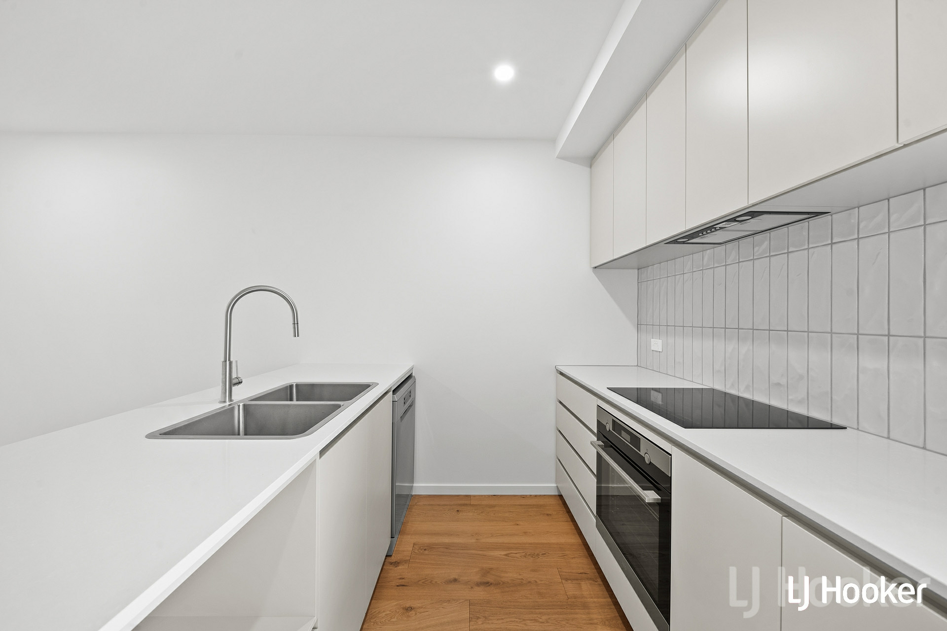 57/25 Trenerry Crescent — photo 8 of 17