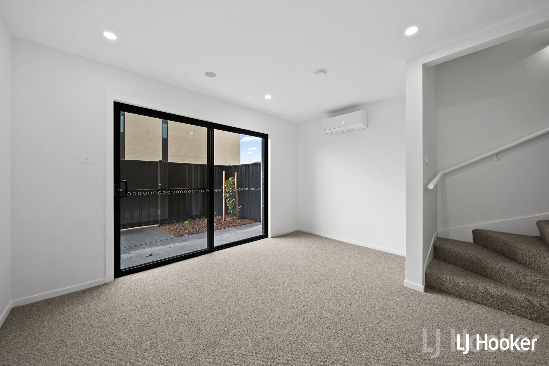 57/25 Trenerry Crescent — photo 9 of 17