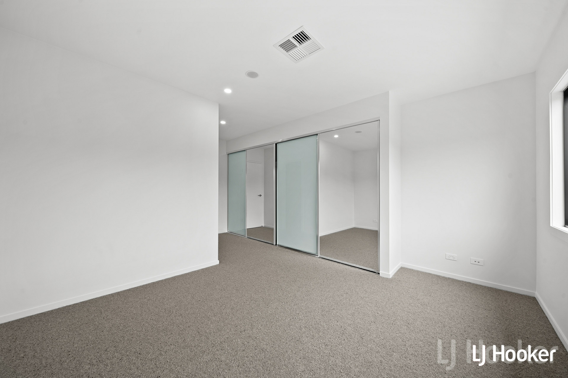 57/25 Trenerry Crescent — photo 10 of 17