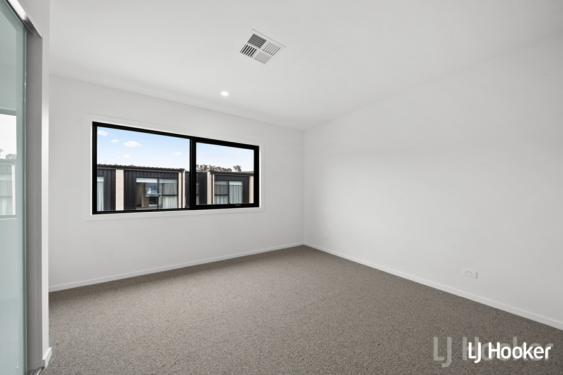 57/25 Trenerry Crescent — photo 12 of 17