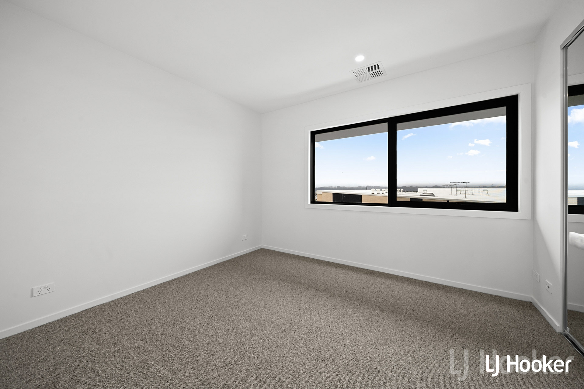 57/25 Trenerry Crescent — photo 13 of 17