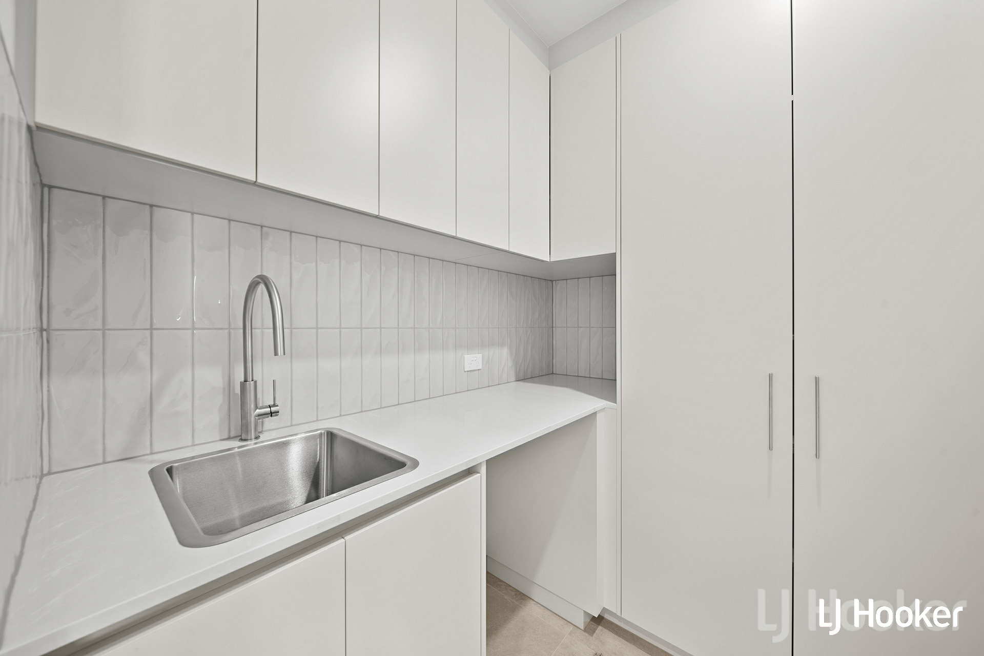 57/25 Trenerry Crescent — photo 16 of 17