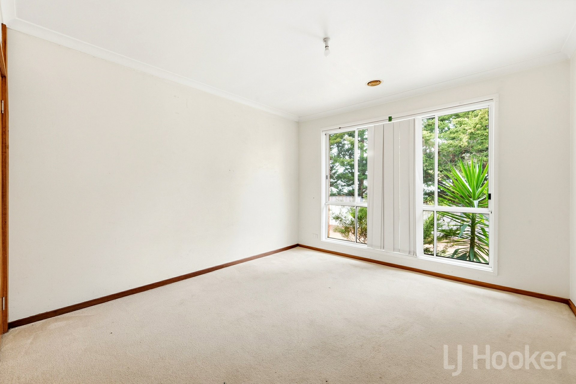 12 Russell Place — photo 16 of 26