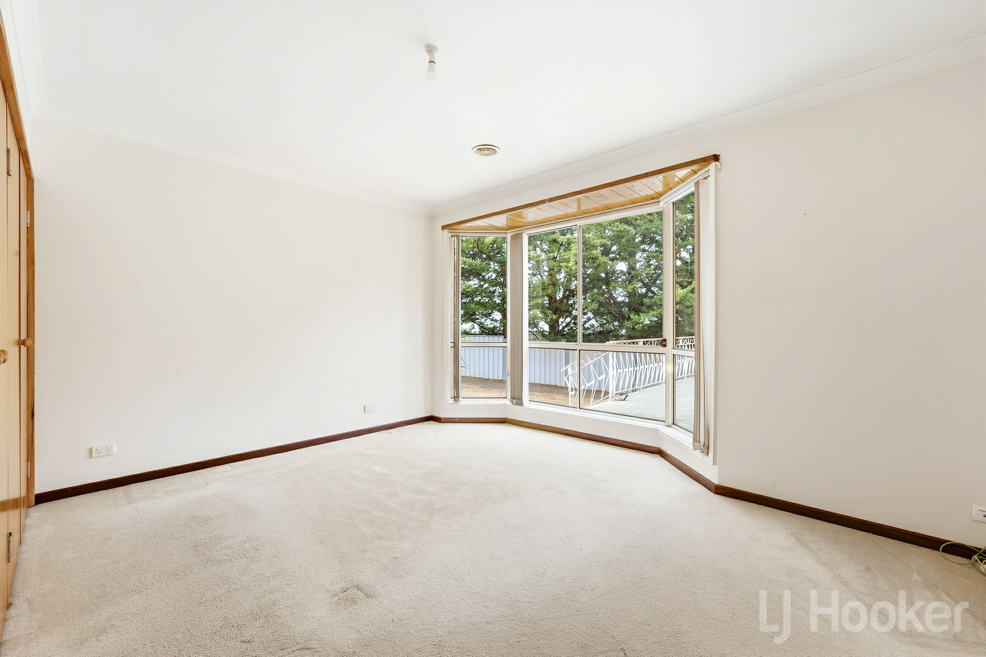 12 Russell Place — photo 18 of 26