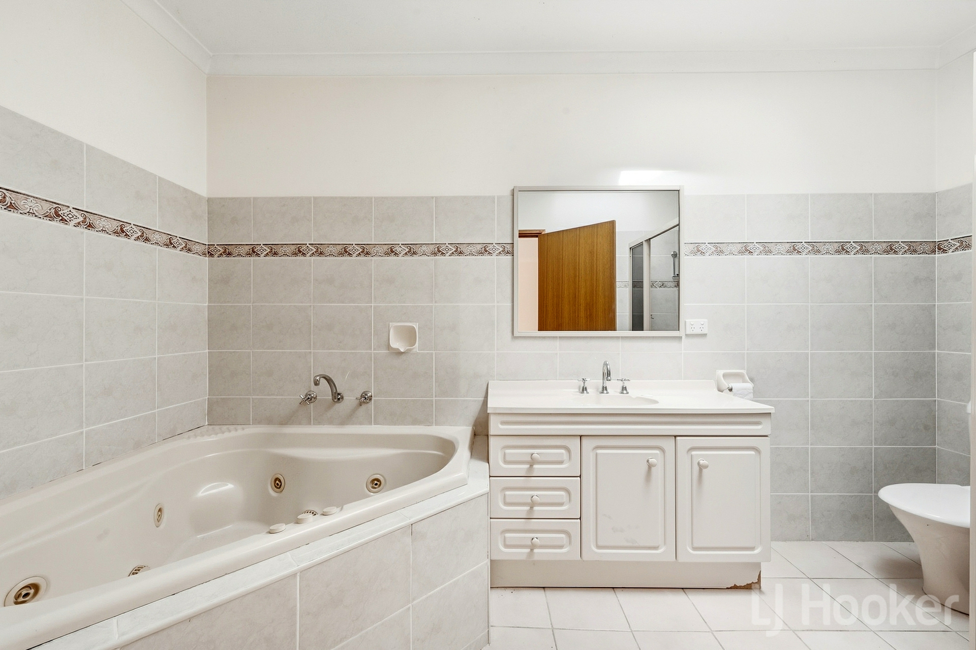 12 Russell Place — photo 19 of 26