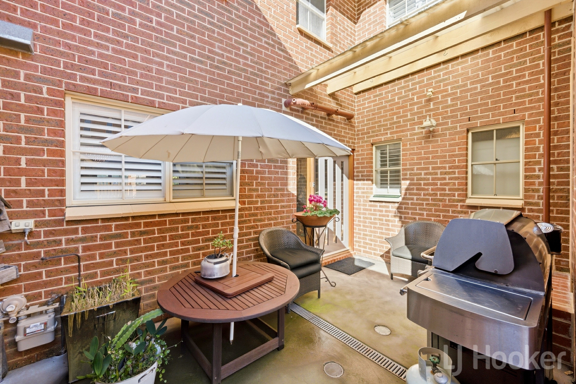 2/43 Isabella Street — photo 3 of 18
