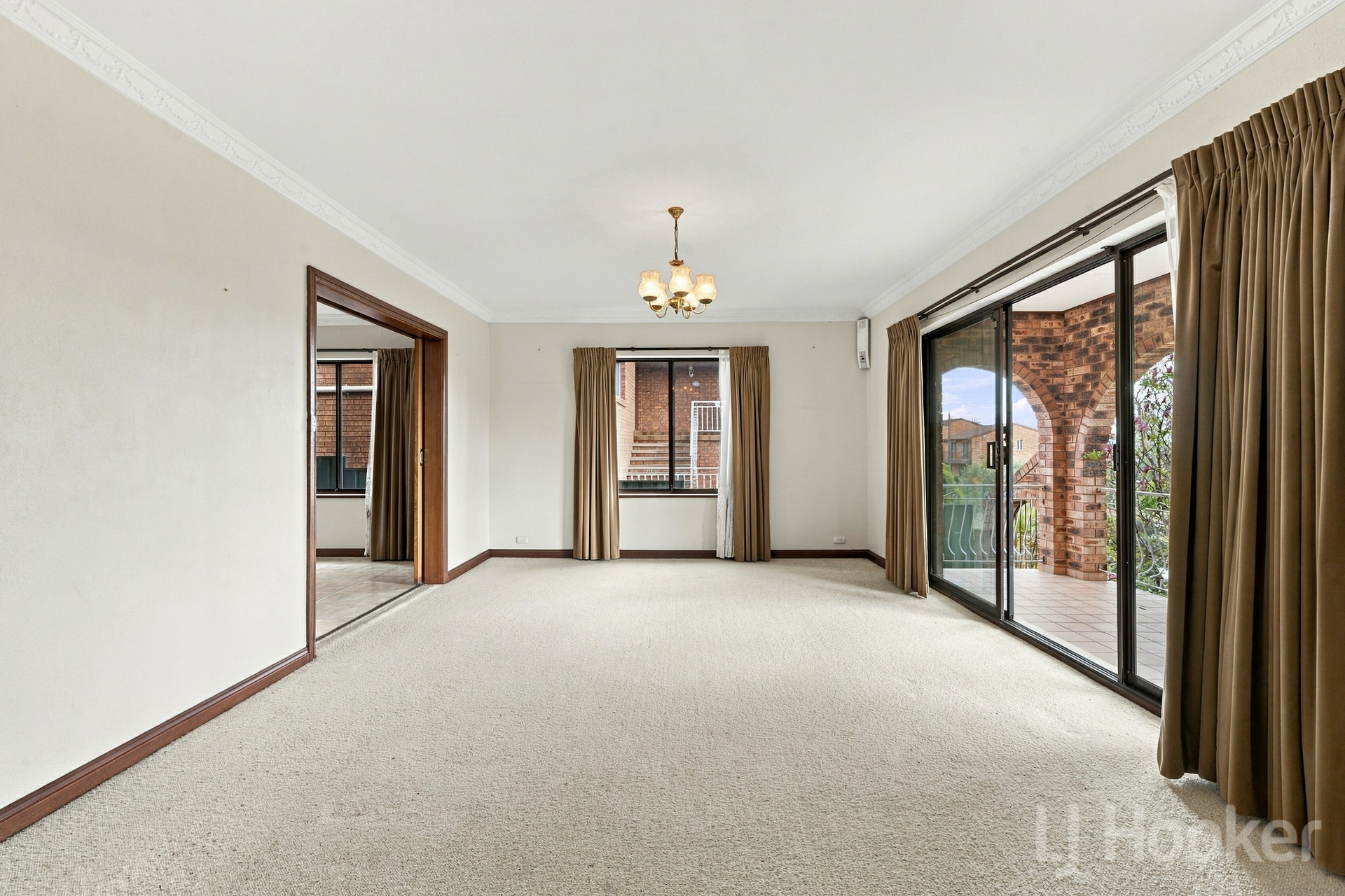 40 Sassafras Crescent — photo 4 of 20