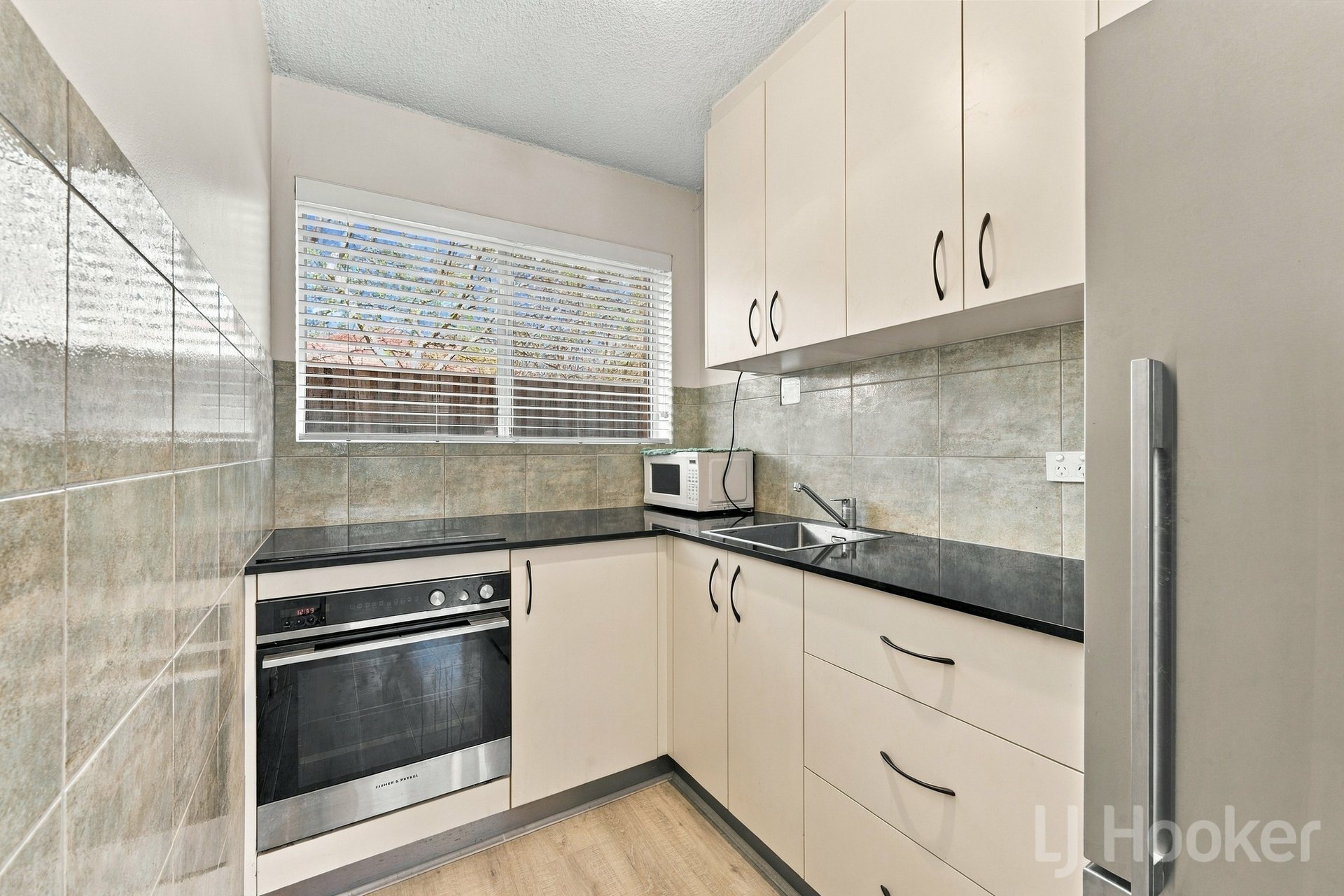 13/38 Isabella Street — photo 4 of 12
