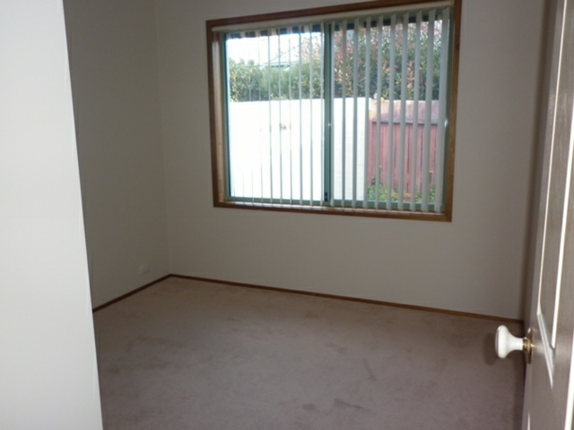 11/4 Redwood Avenue — photo 7 of 11