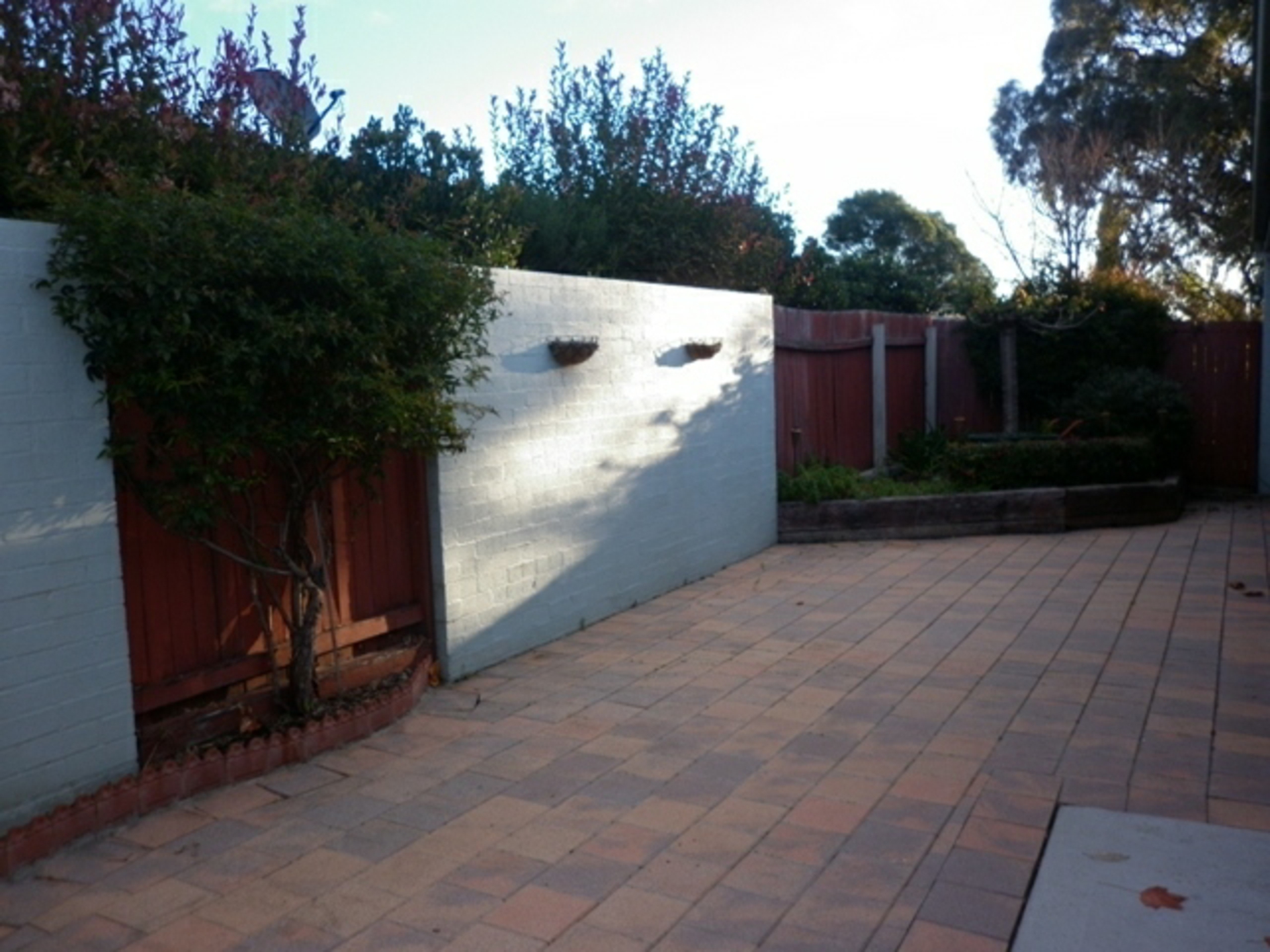 11/4 Redwood Avenue — photo 10 of 11