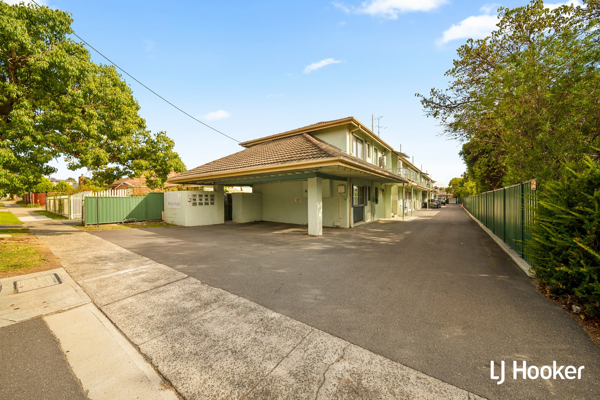 3/7 Munro Road — photo 2 of 17