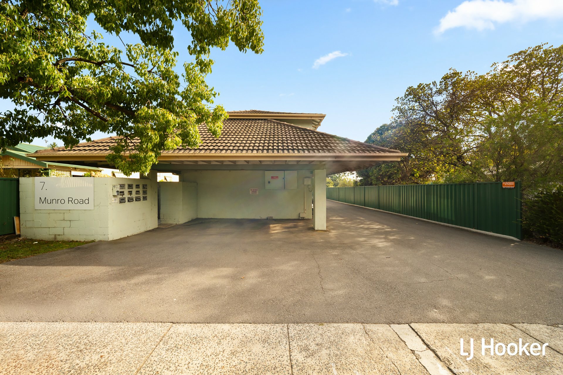 3/7 Munro Road — photo 3 of 17