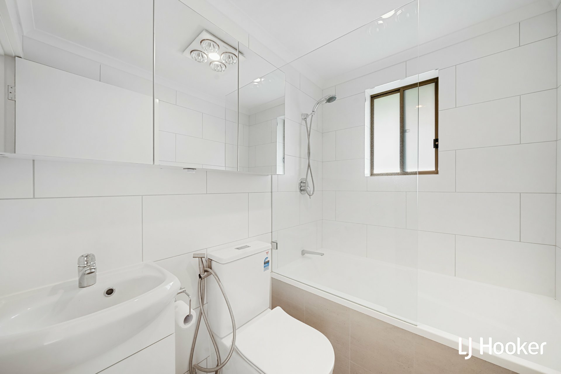 3/7 Munro Road — photo 6 of 17