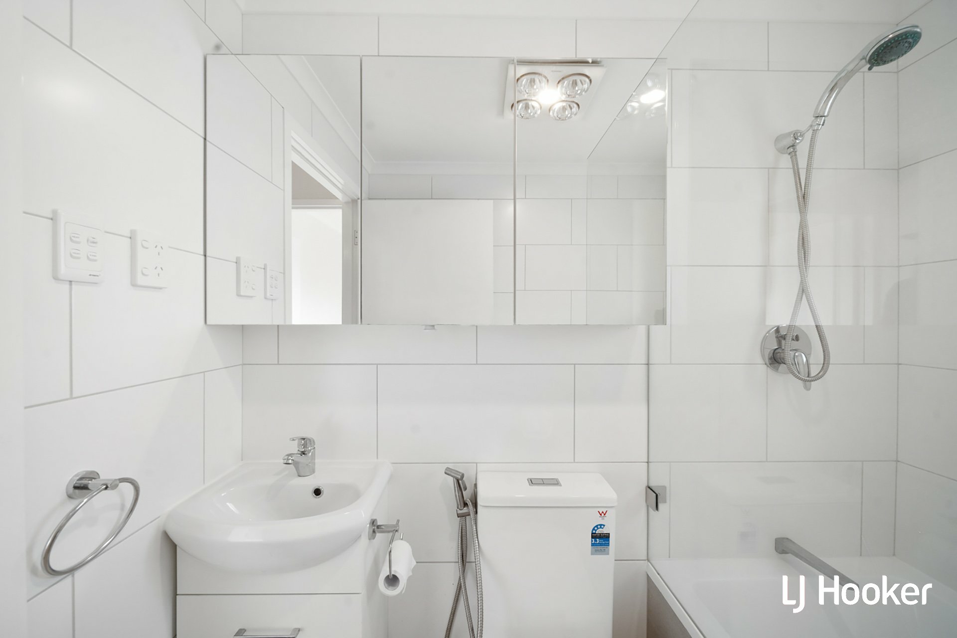 3/7 Munro Road — photo 8 of 17