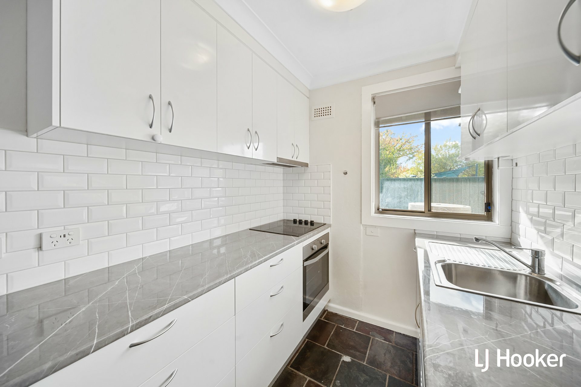 3/7 Munro Road — photo 10 of 17