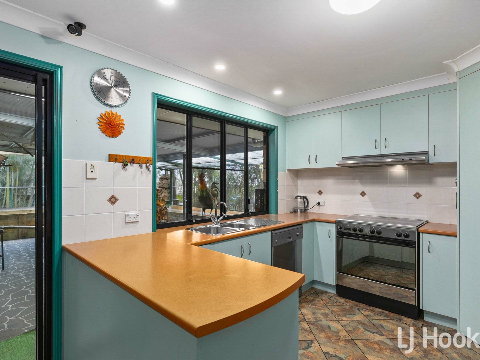 9 Boleyn Place, TORQUAY