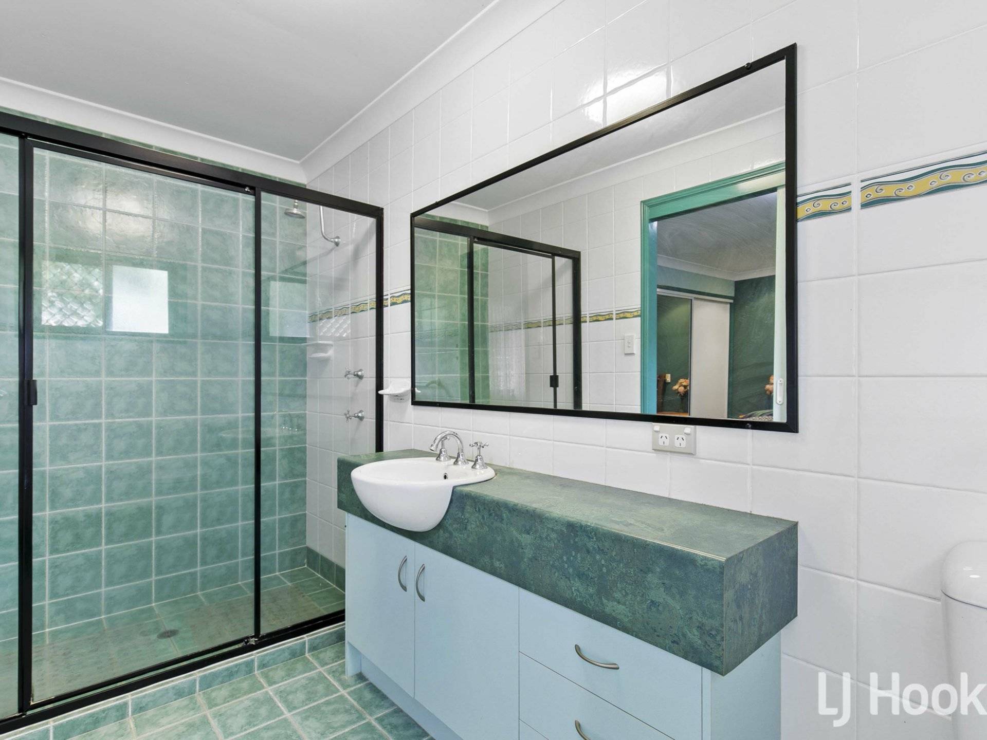9 Boleyn Place, TORQUAY