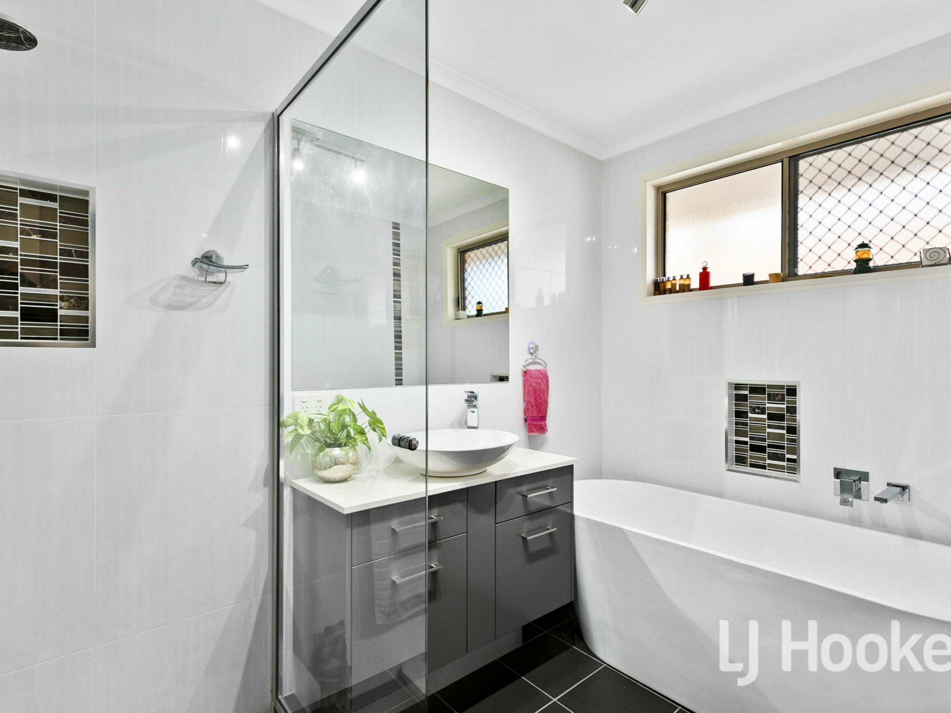 12 Dean Court, URRAWEEN